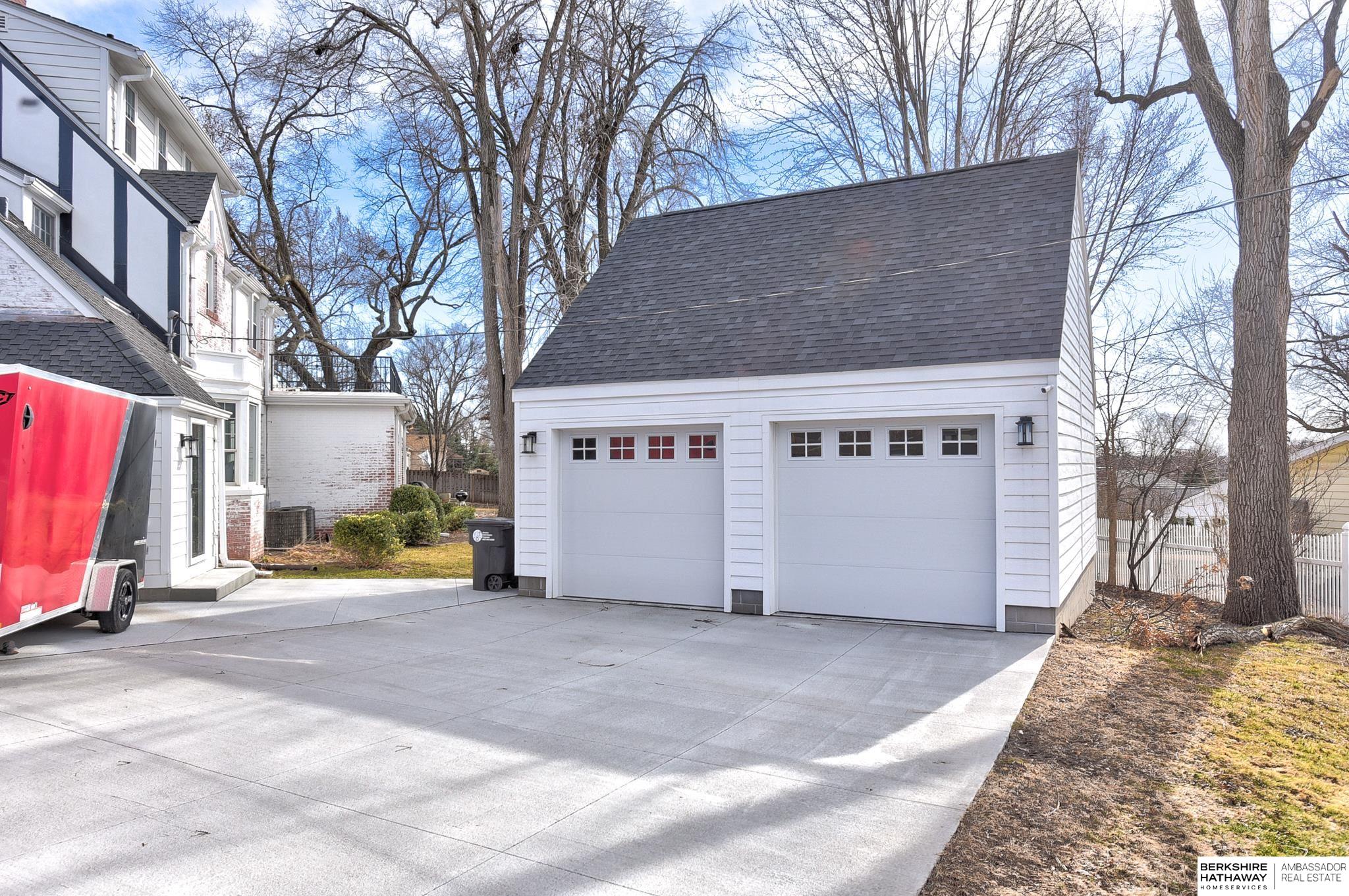 Omaha, Nebraska 68114, United States, 5 Bedrooms Bedrooms, ,6 BathroomsBathrooms,Residential,Pending,91464