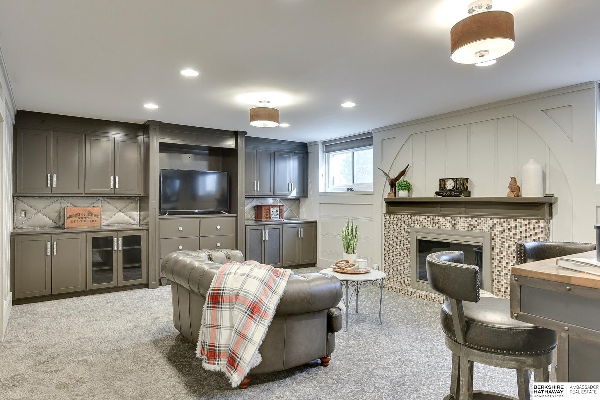 Omaha, Nebraska 68114, United States, 5 Bedrooms Bedrooms, ,6 BathroomsBathrooms,Residential,Pending,91464