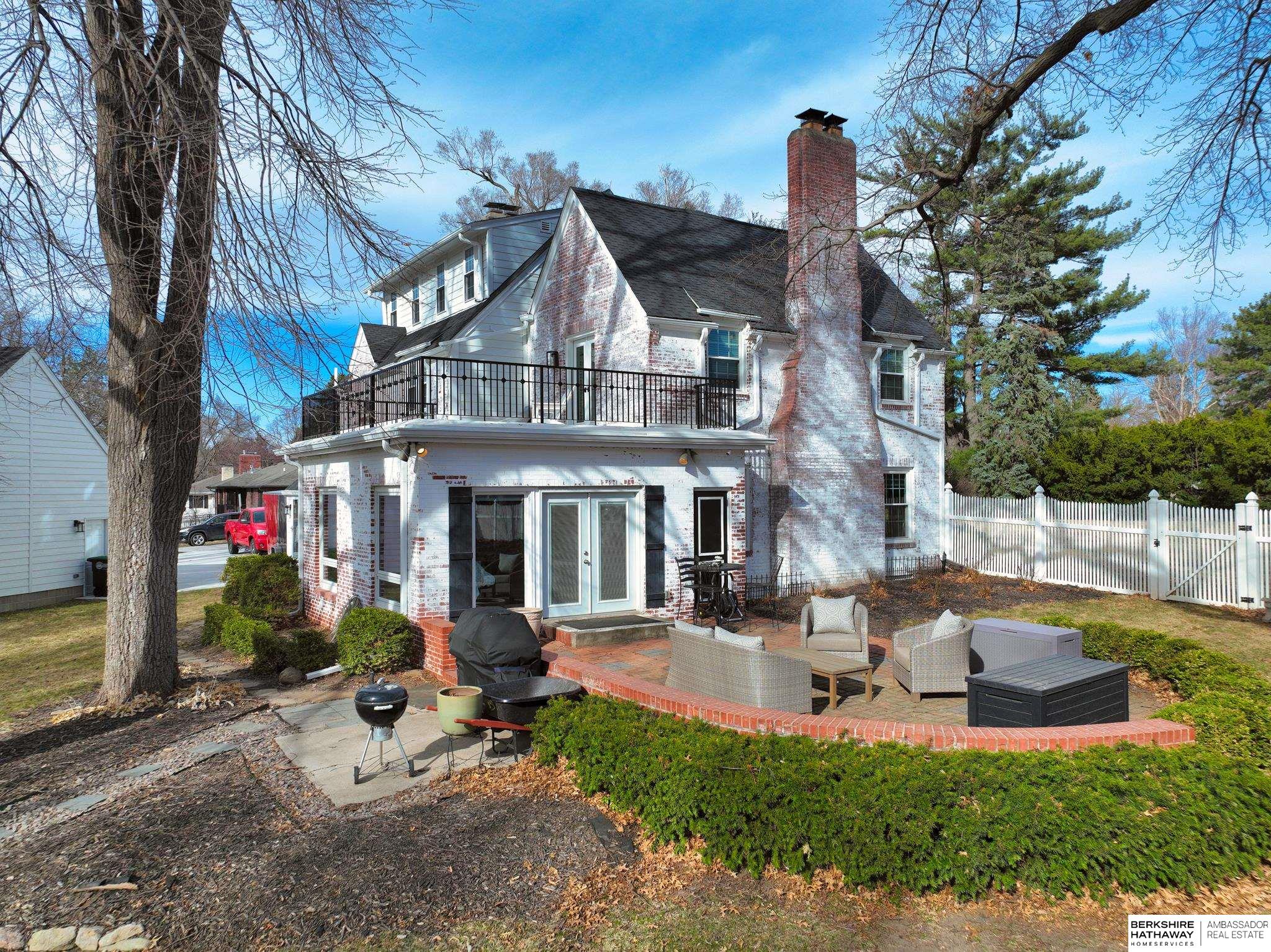 Omaha, Nebraska 68114, United States, 5 Bedrooms Bedrooms, ,6 BathroomsBathrooms,Residential,Pending,91464