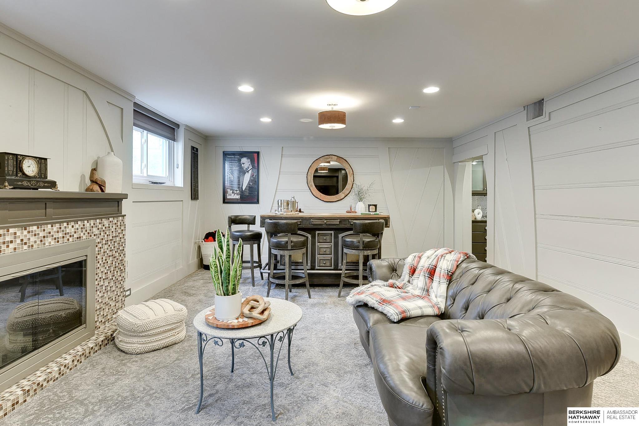 Omaha, Nebraska 68114, United States, 5 Bedrooms Bedrooms, ,6 BathroomsBathrooms,Residential,Pending,91464