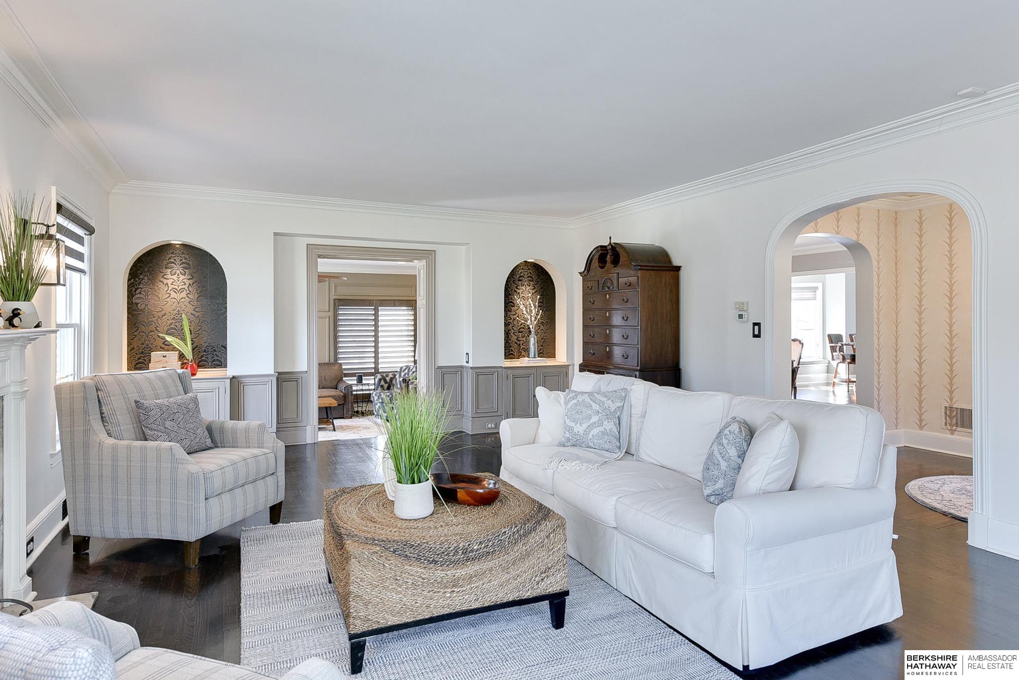 Omaha, Nebraska 68114, United States, 5 Bedrooms Bedrooms, ,6 BathroomsBathrooms,Residential,Pending,91464