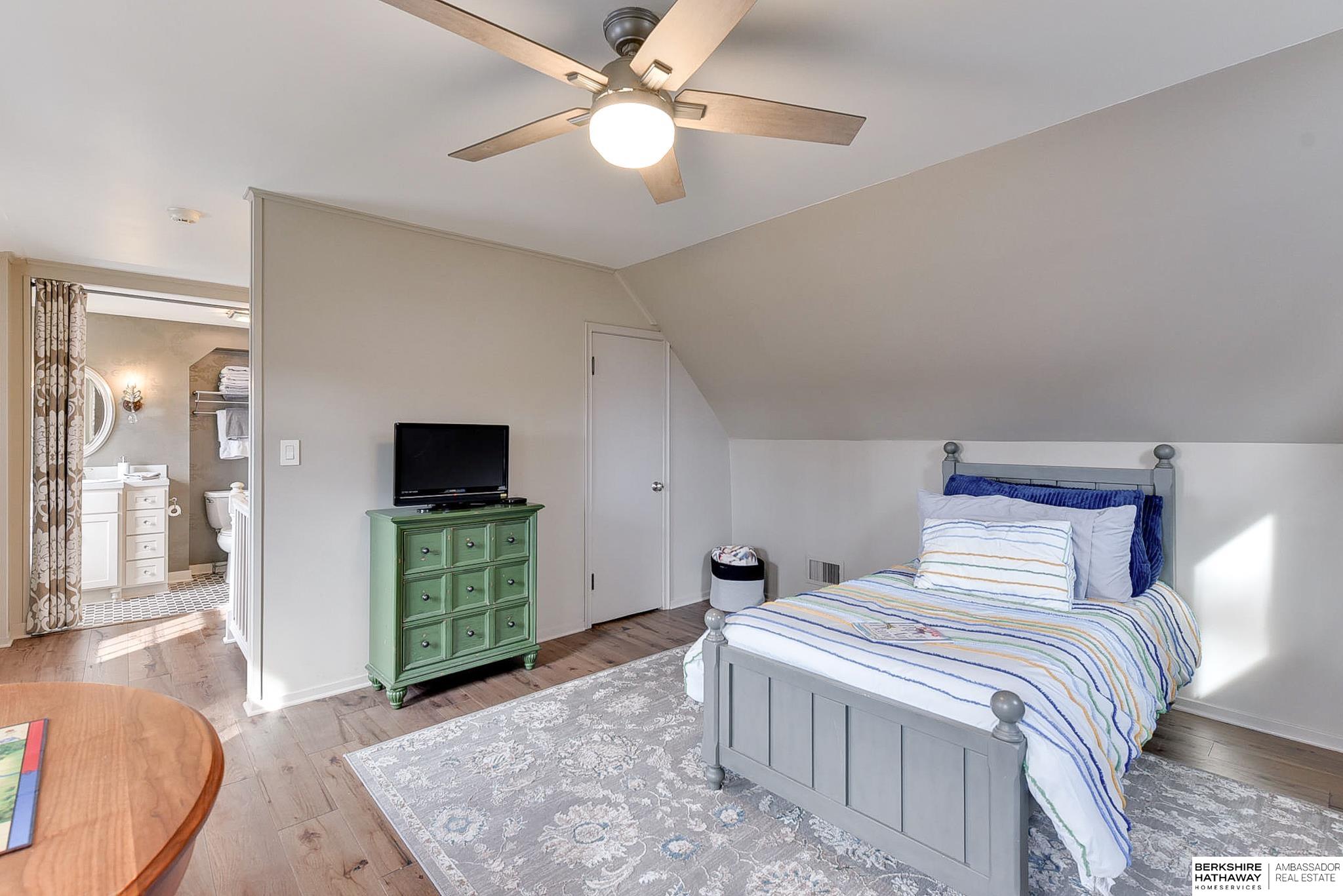 Omaha, Nebraska 68114, United States, 5 Bedrooms Bedrooms, ,6 BathroomsBathrooms,Residential,Pending,91464