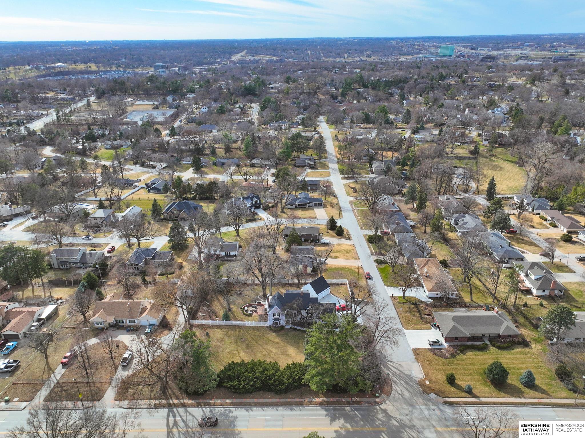 Omaha, Nebraska 68114, United States, 5 Bedrooms Bedrooms, ,6 BathroomsBathrooms,Residential,Pending,91464