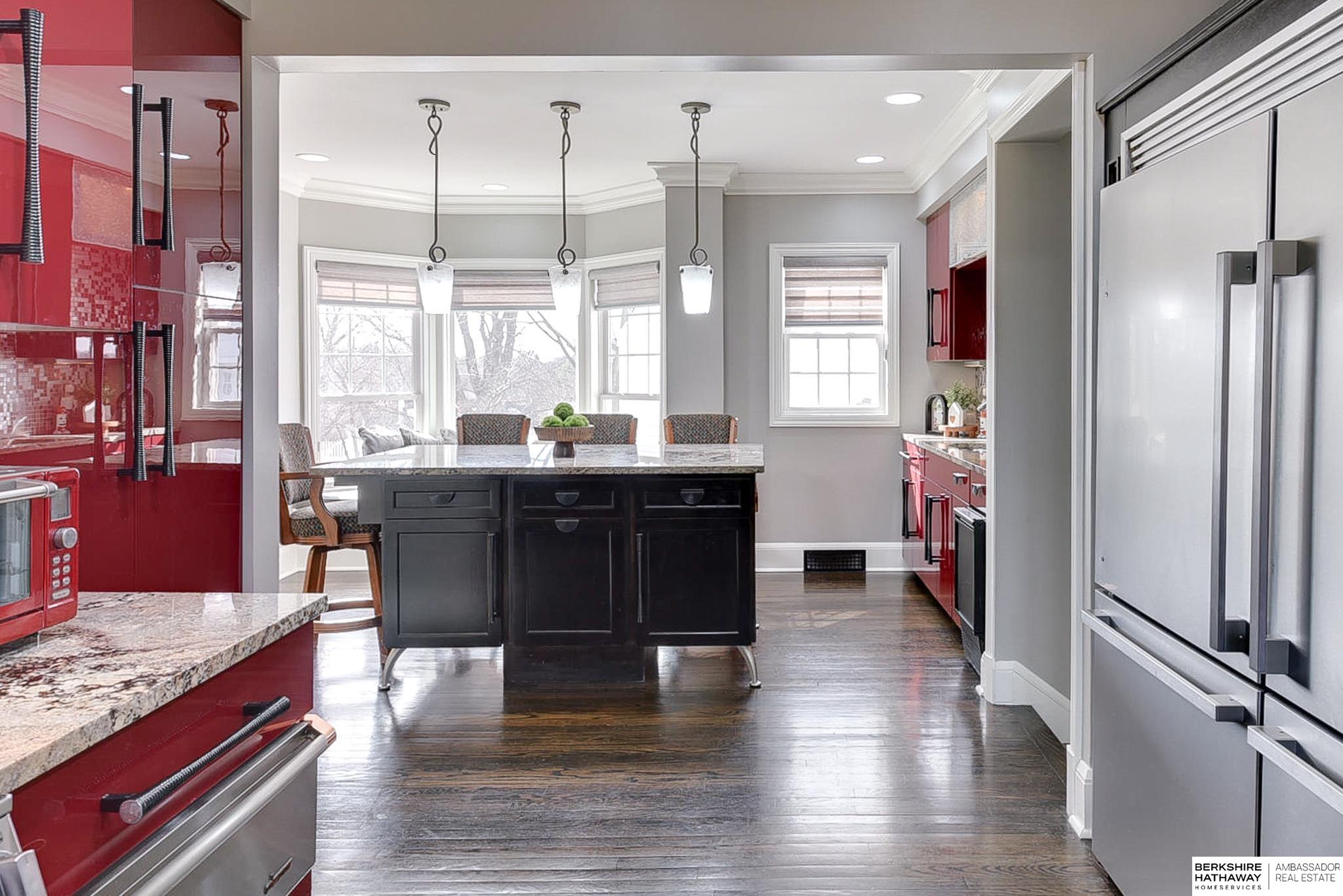 Omaha, Nebraska 68114, United States, 5 Bedrooms Bedrooms, ,6 BathroomsBathrooms,Residential,Pending,91464