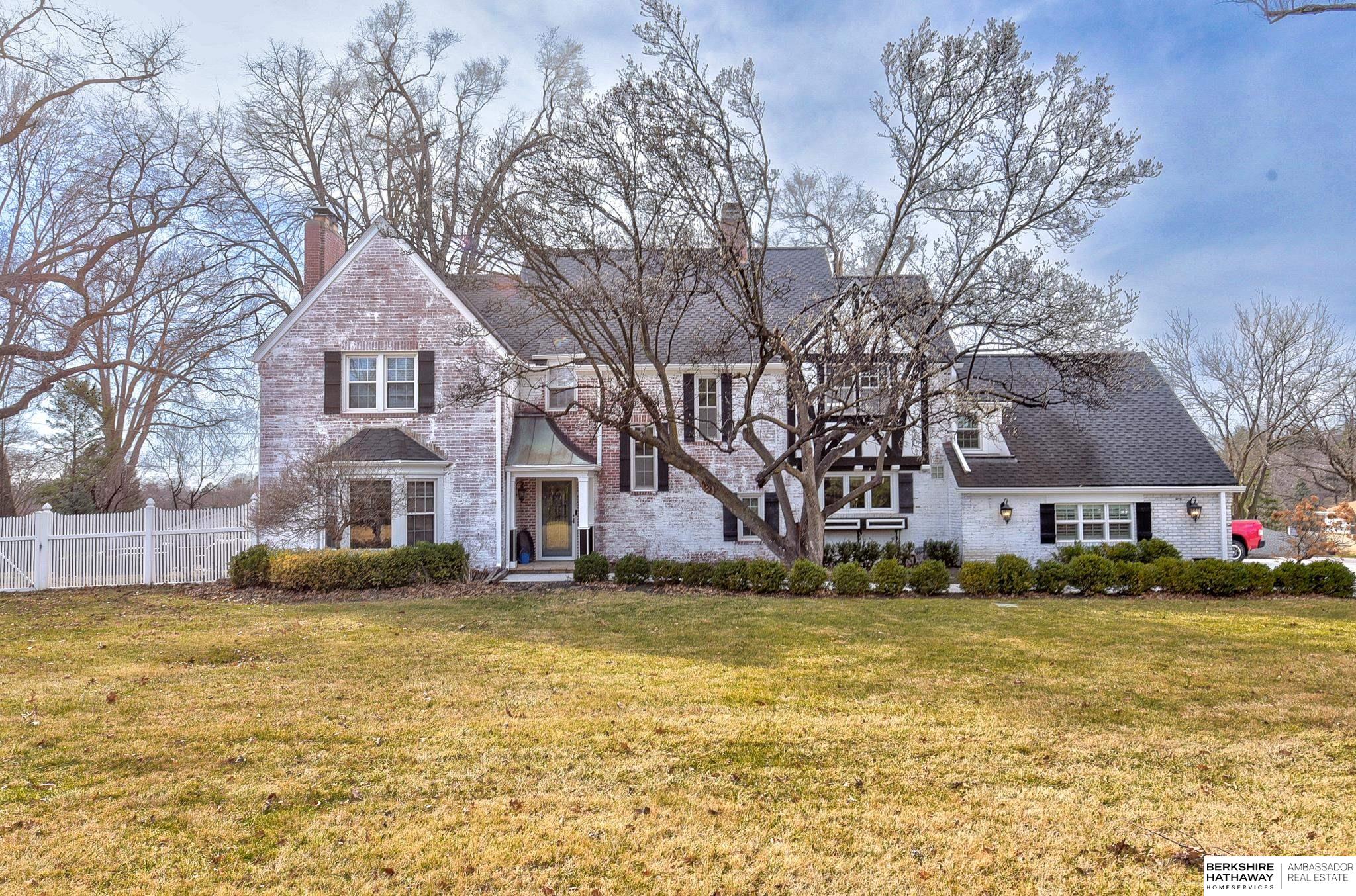 Omaha, Nebraska 68114, United States, 5 Bedrooms Bedrooms, ,6 BathroomsBathrooms,Residential,Pending,91464