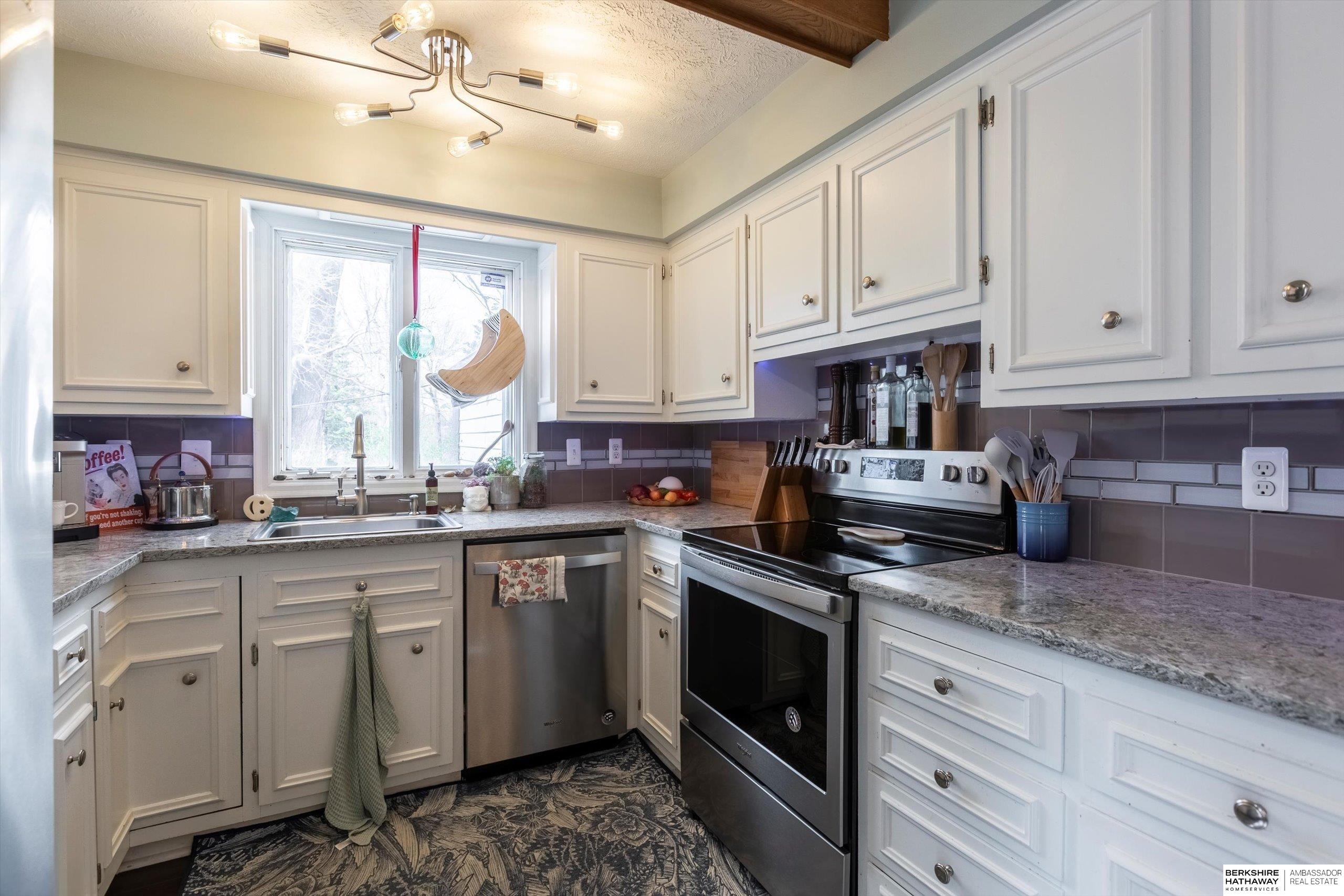 Omaha, Nebraska 68134, United States, 3 Bedrooms Bedrooms, ,2 BathroomsBathrooms,Residential,Pending,106917