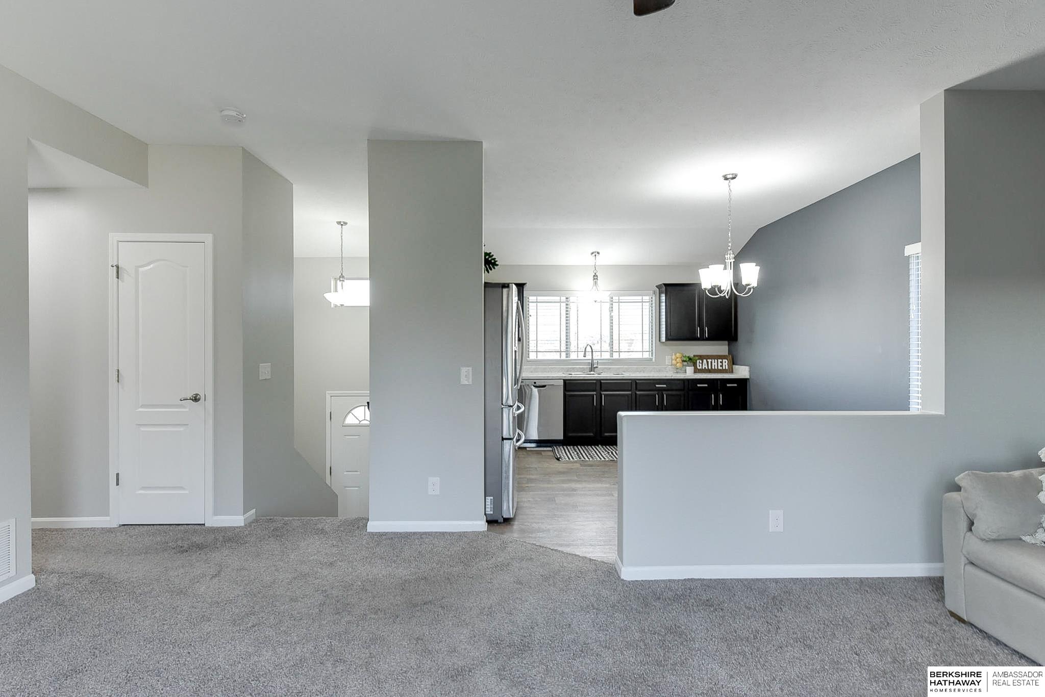 Omaha, Nebraska 68122, United States, 3 Bedrooms Bedrooms, ,2 BathroomsBathrooms,Residential,Pending,28730