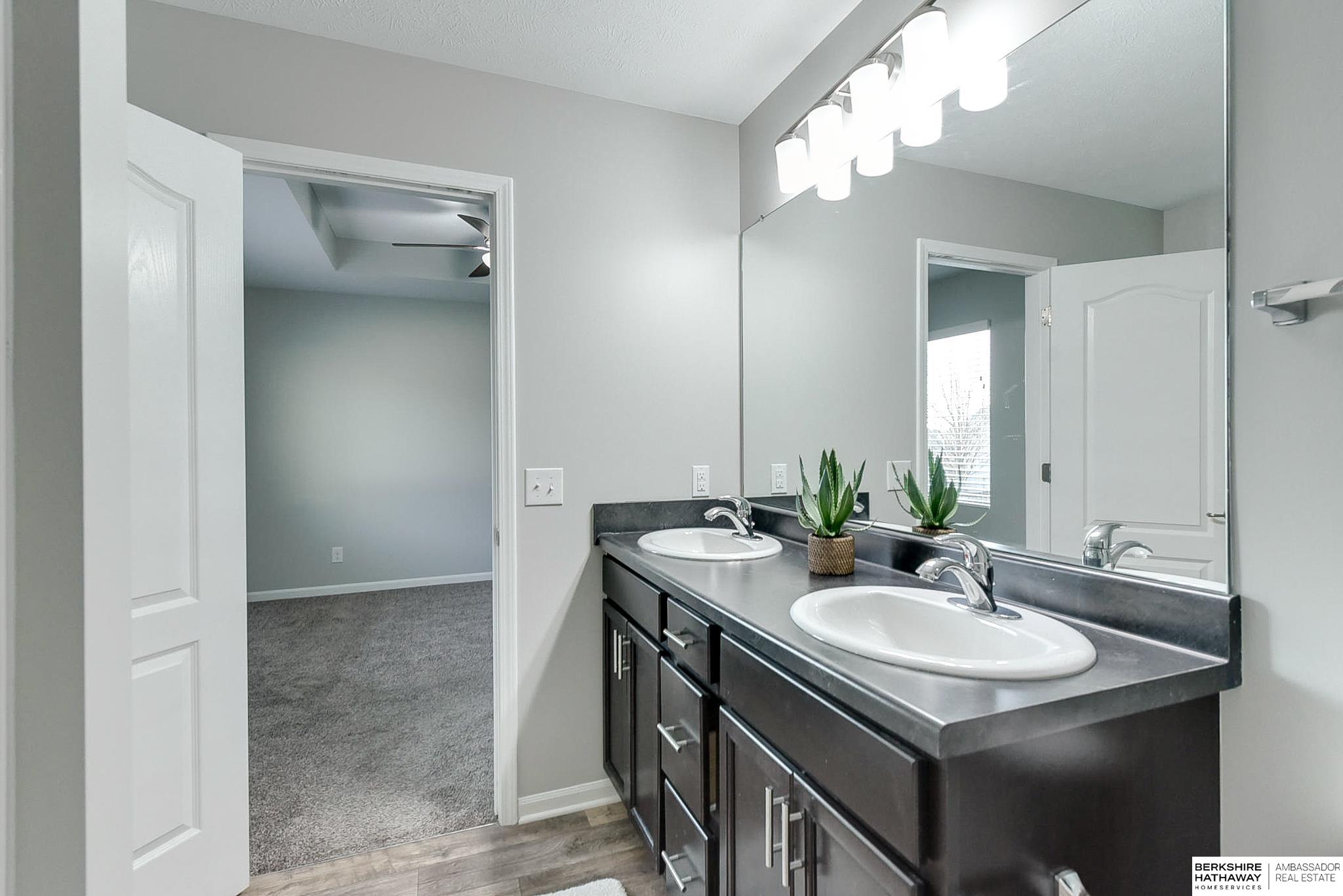 Omaha, Nebraska 68122, United States, 3 Bedrooms Bedrooms, ,2 BathroomsBathrooms,Residential,Pending,28730