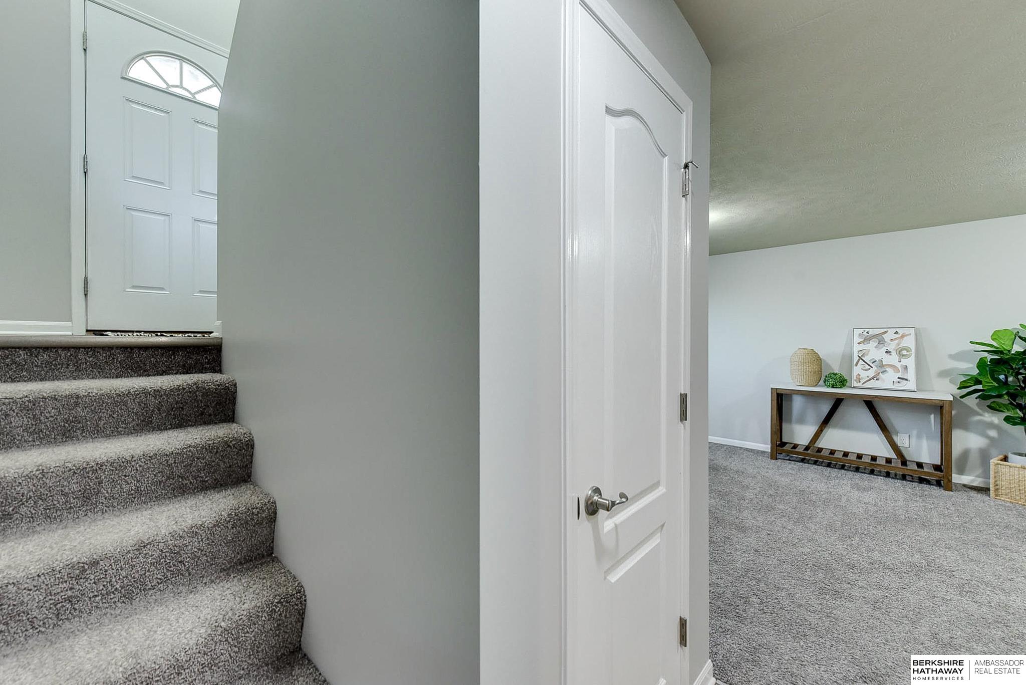 Omaha, Nebraska 68122, United States, 3 Bedrooms Bedrooms, ,2 BathroomsBathrooms,Residential,Pending,28730