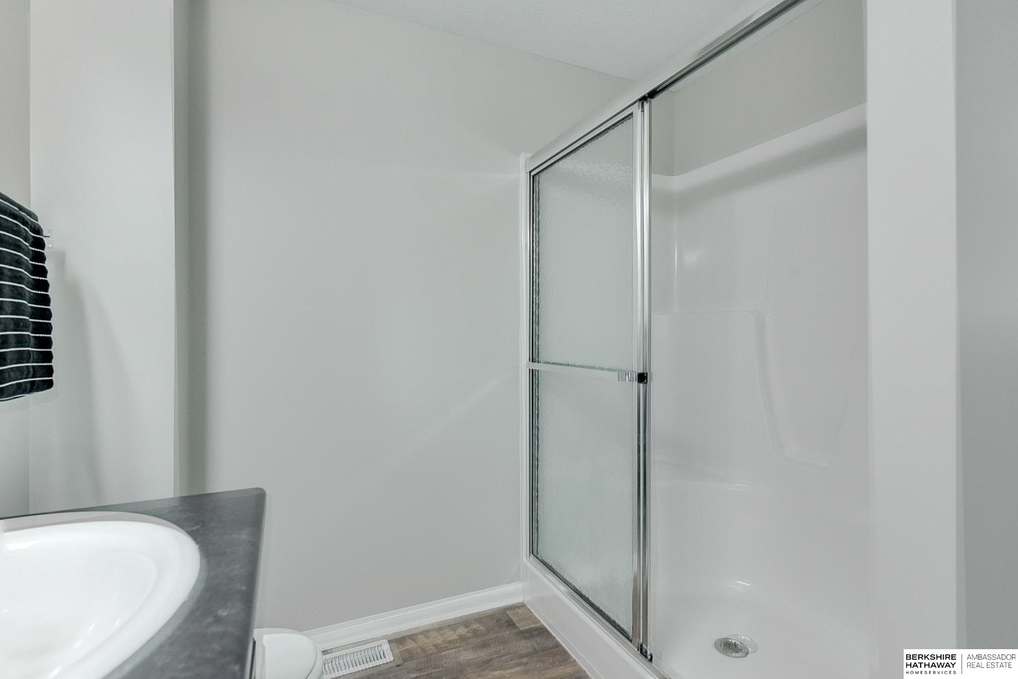 Omaha, Nebraska 68122, United States, 3 Bedrooms Bedrooms, ,2 BathroomsBathrooms,Residential,Pending,28730