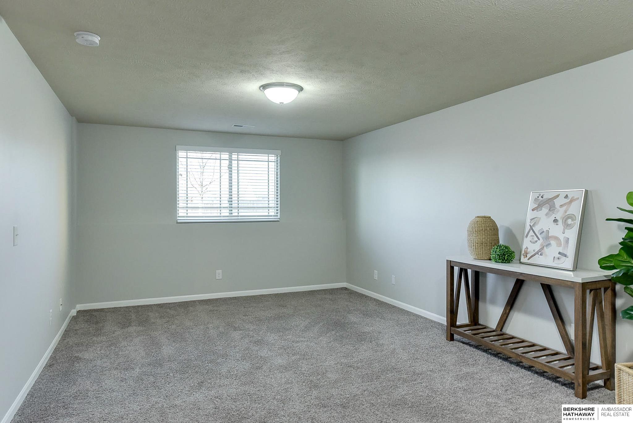 Omaha, Nebraska 68122, United States, 3 Bedrooms Bedrooms, ,2 BathroomsBathrooms,Residential,Pending,28730