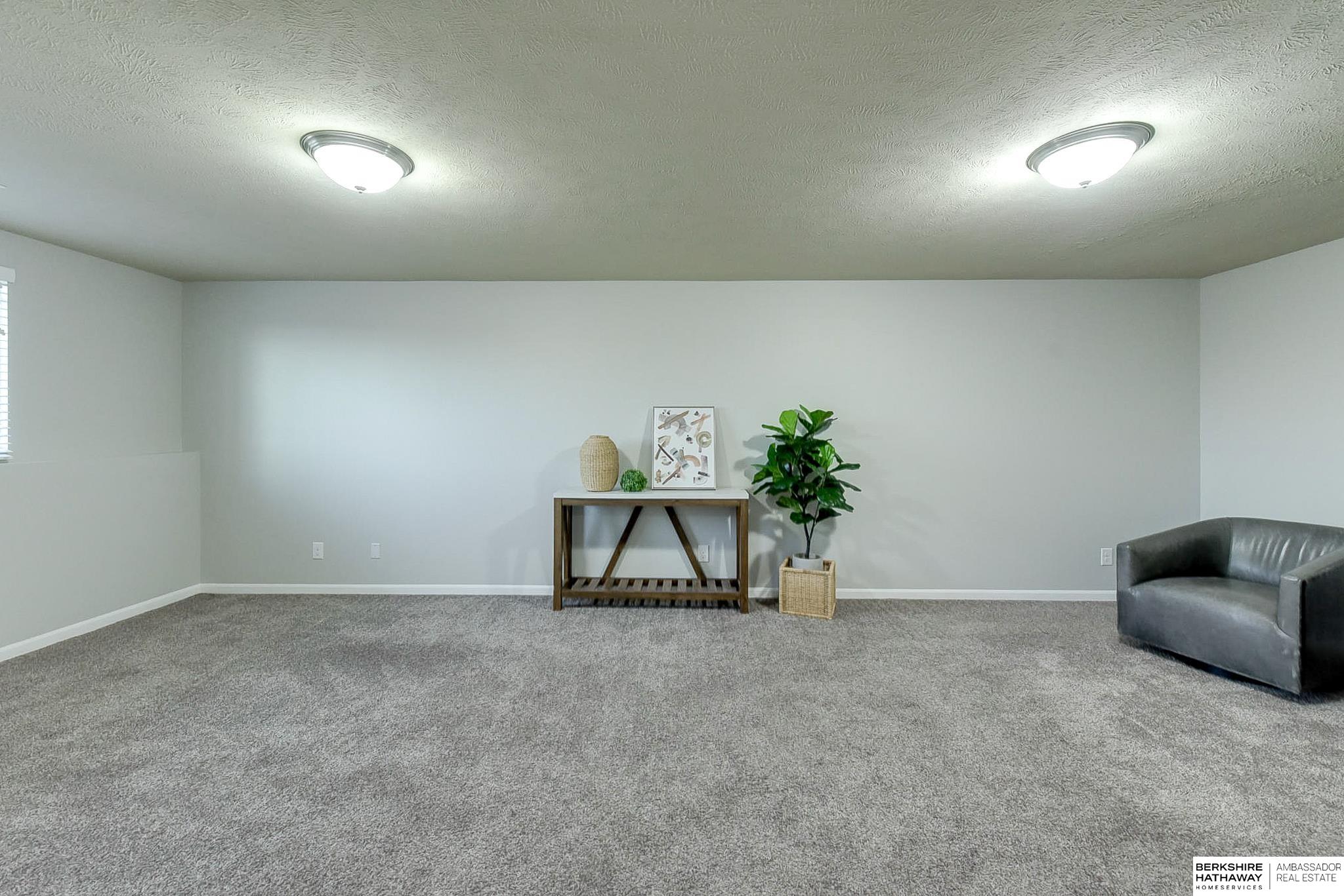 Omaha, Nebraska 68122, United States, 3 Bedrooms Bedrooms, ,2 BathroomsBathrooms,Residential,Pending,28730