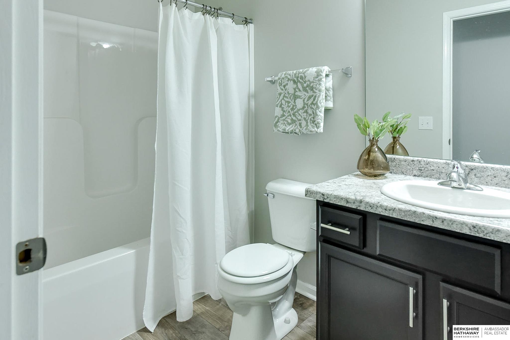 Omaha, Nebraska 68122, United States, 3 Bedrooms Bedrooms, ,2 BathroomsBathrooms,Residential,Pending,28730