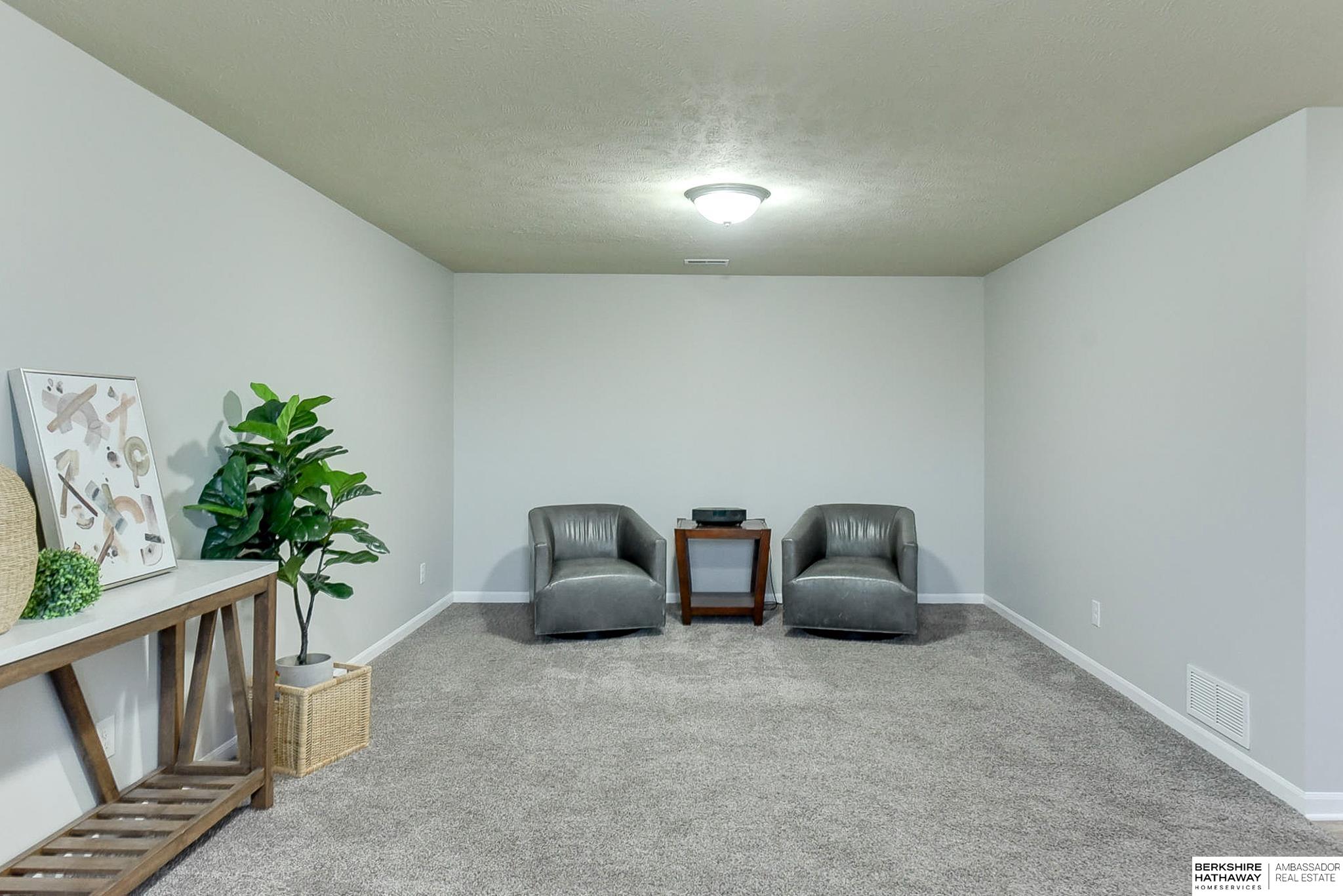 Omaha, Nebraska 68122, United States, 3 Bedrooms Bedrooms, ,2 BathroomsBathrooms,Residential,Pending,28730