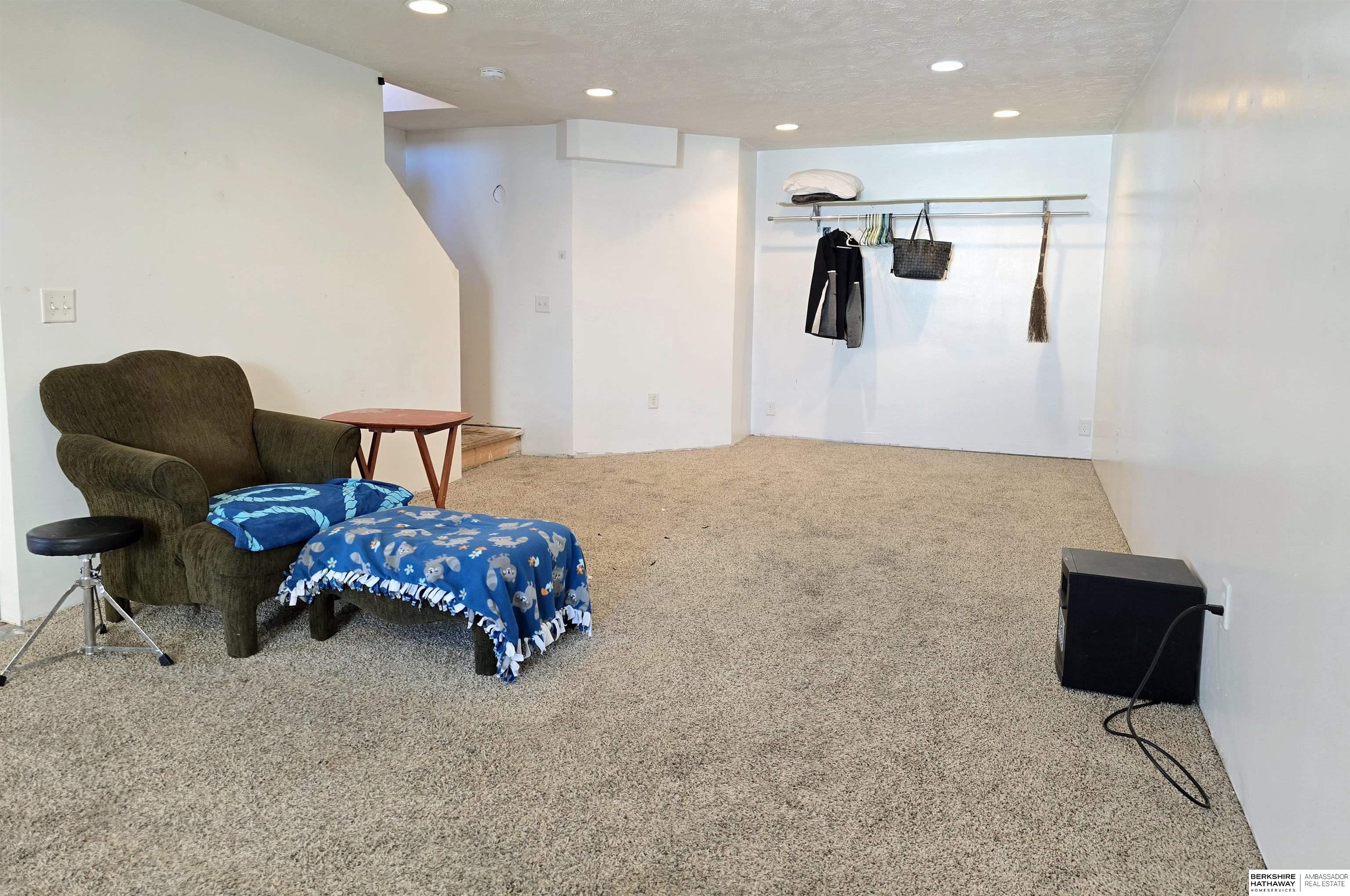 Lincoln, Nebraska 68524, United States, 4 Bedrooms Bedrooms, ,4 BathroomsBathrooms,Residential,Pending,7153