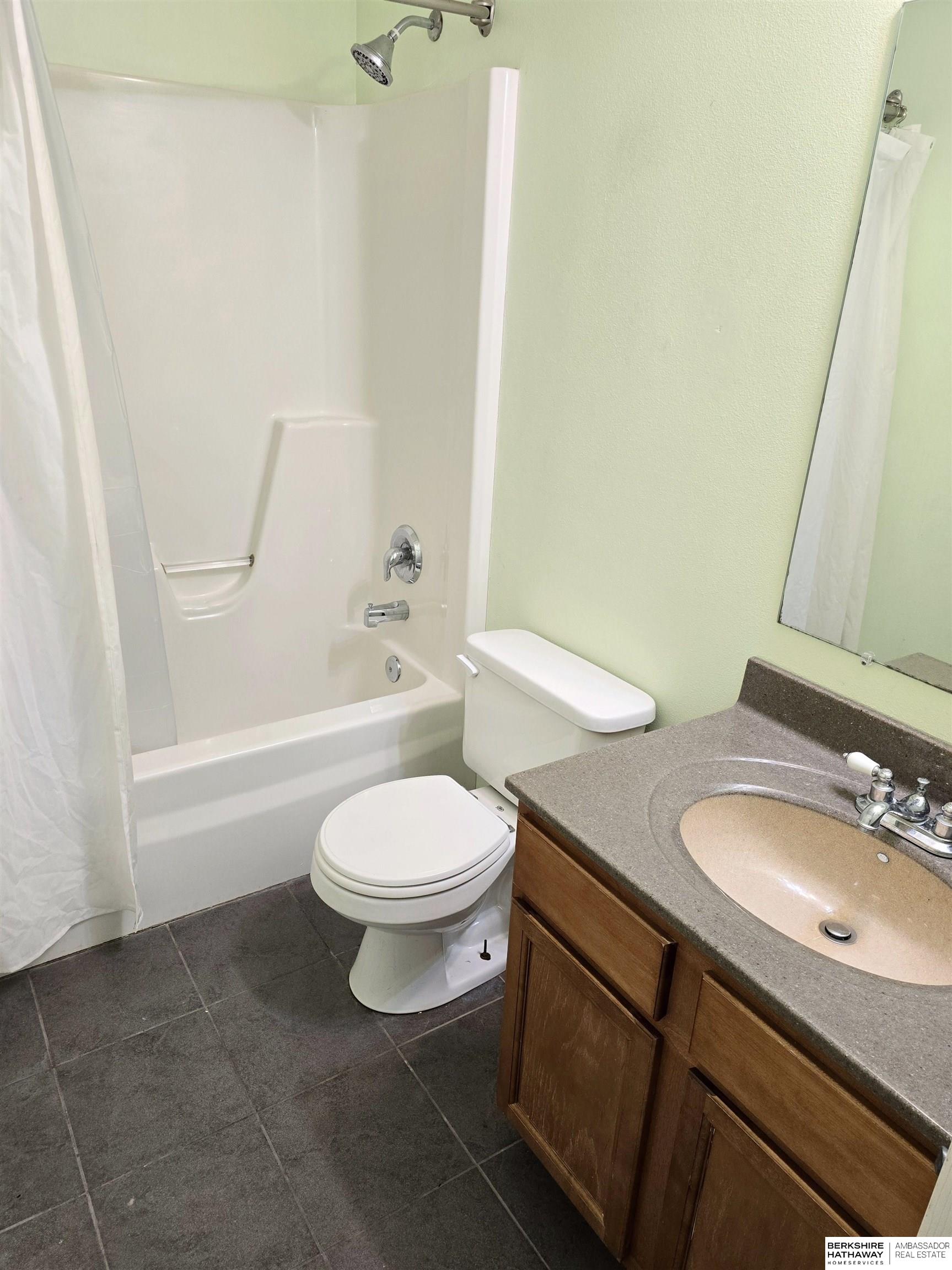 Lincoln, Nebraska 68524, United States, 4 Bedrooms Bedrooms, ,4 BathroomsBathrooms,Residential,Pending,7153