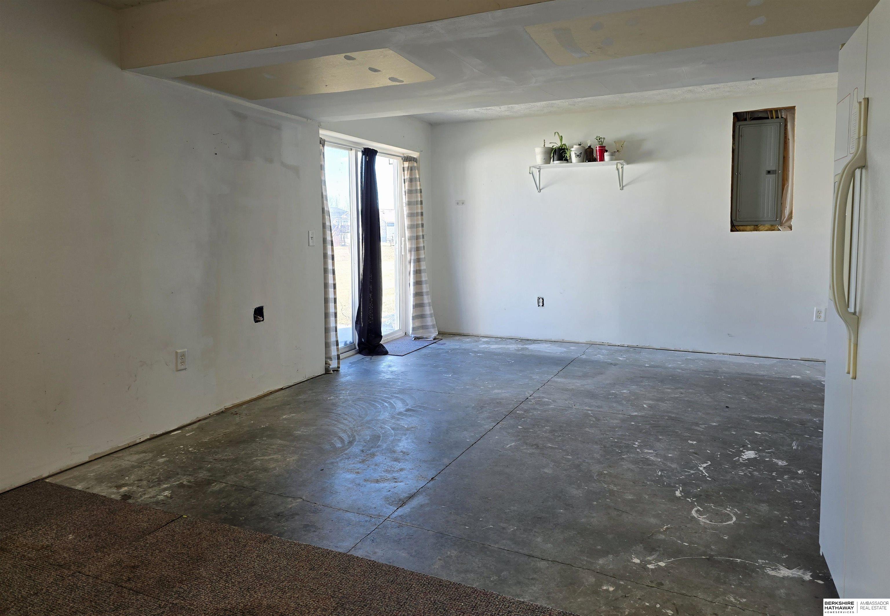 Lincoln, Nebraska 68524, United States, 4 Bedrooms Bedrooms, ,4 BathroomsBathrooms,Residential,Pending,7153