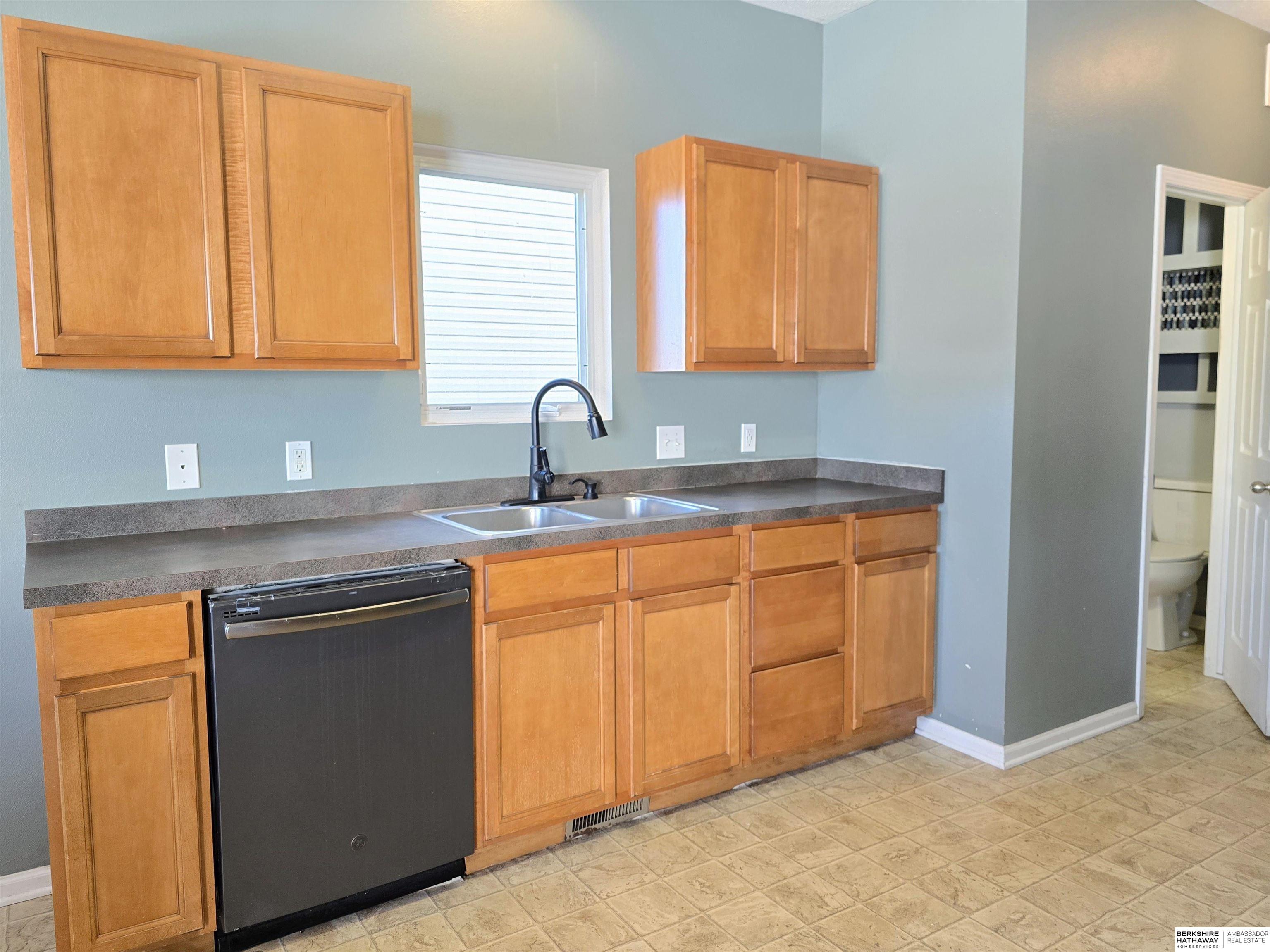 Lincoln, Nebraska 68524, United States, 4 Bedrooms Bedrooms, ,4 BathroomsBathrooms,Residential,Pending,7153