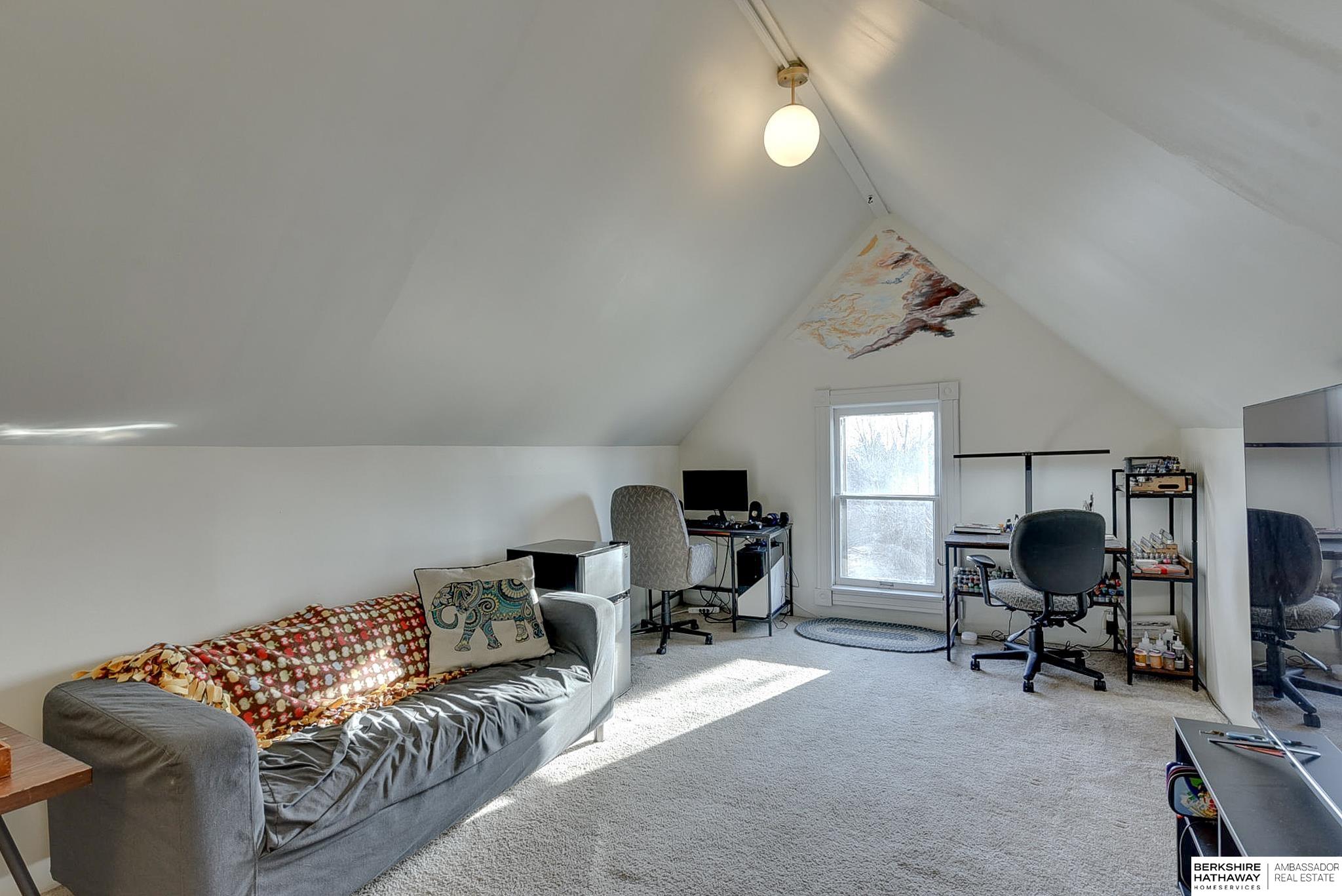 Omaha, Nebraska 68105, United States, 5 Bedrooms Bedrooms, ,2 BathroomsBathrooms,Residential,Pending,111114