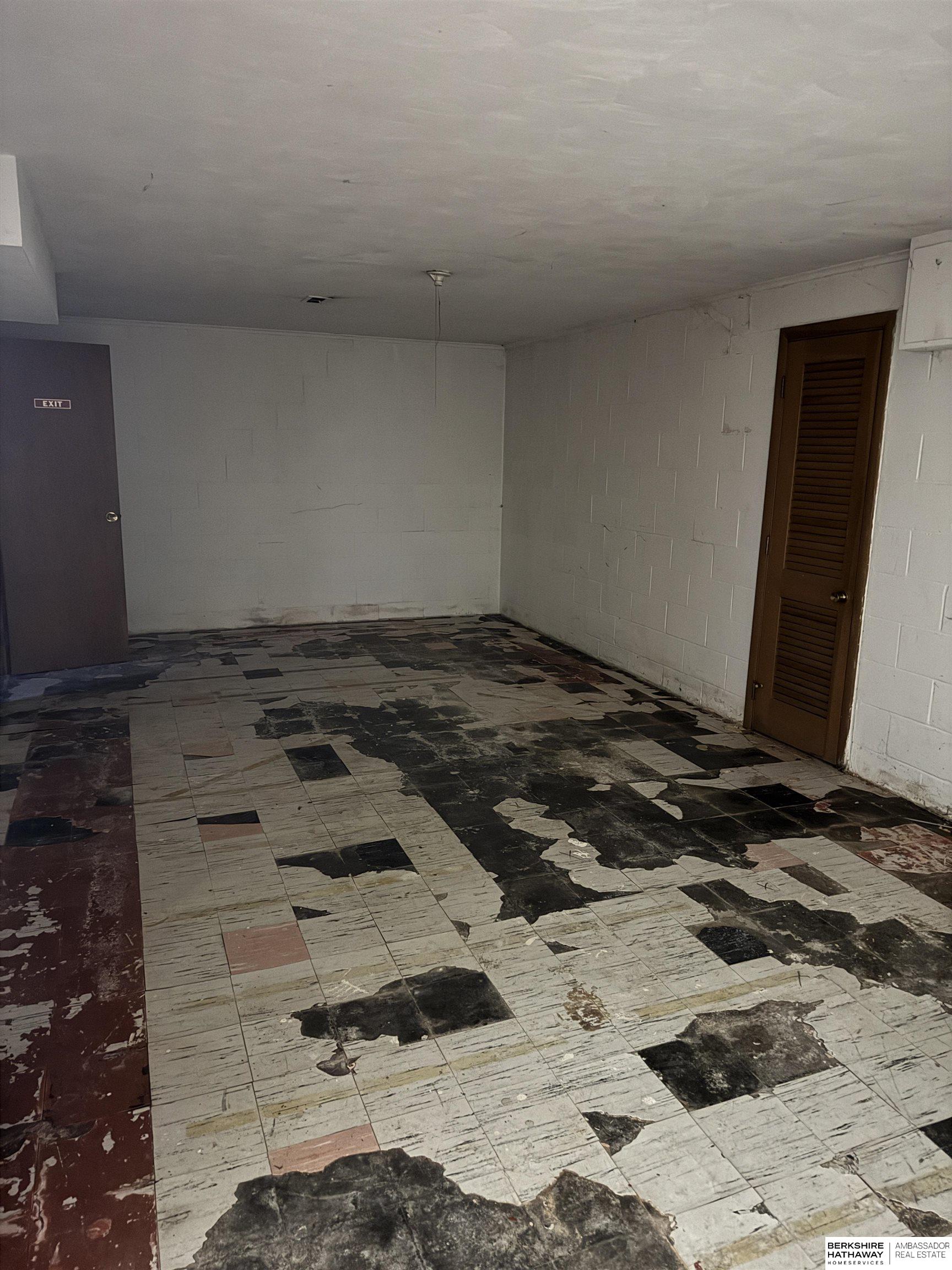 Omaha, Nebraska 68114, United States, 3 Bedrooms Bedrooms, ,1 BathroomBathrooms,Residential,Active,96580