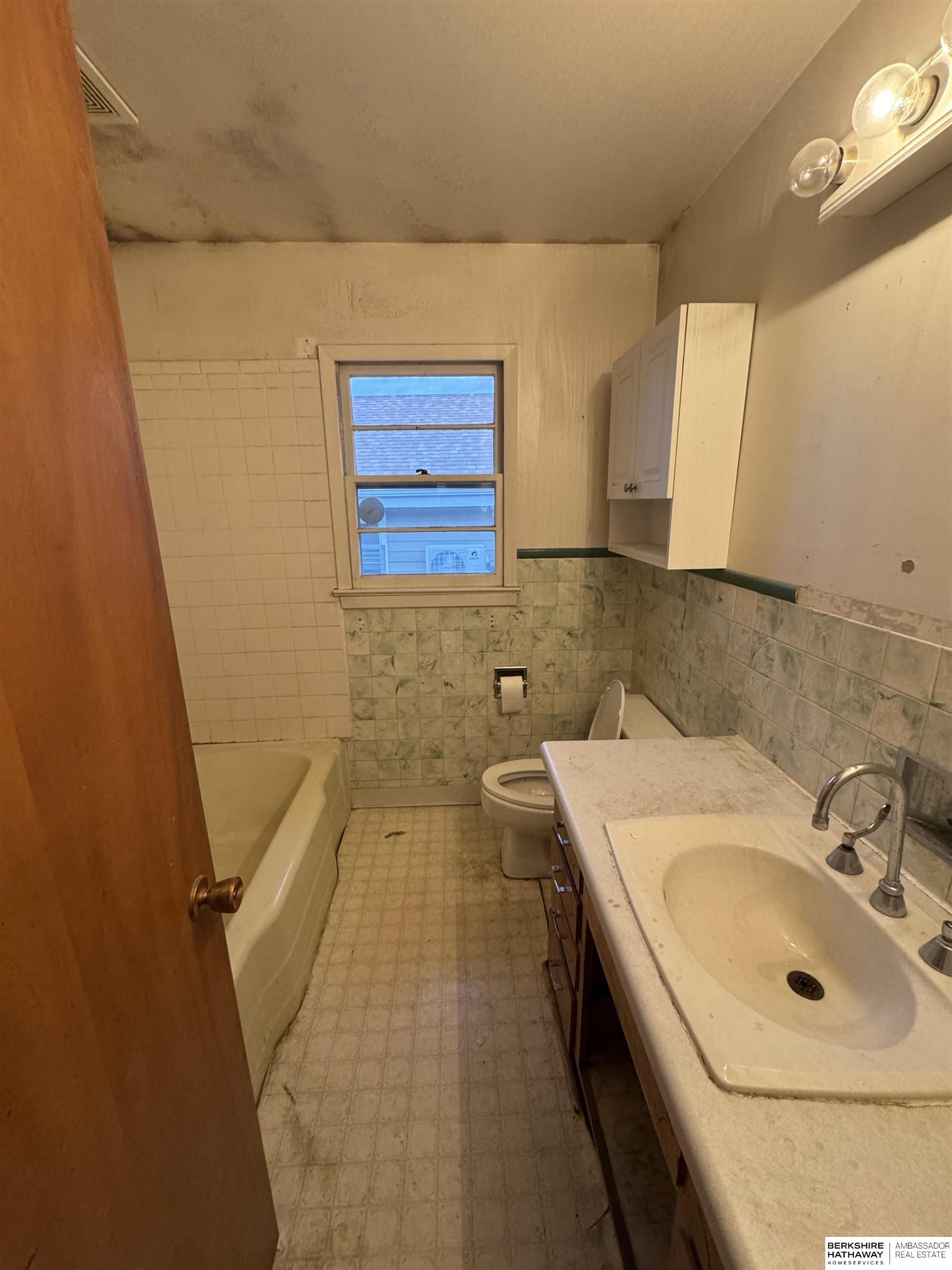 Omaha, Nebraska 68114, United States, 3 Bedrooms Bedrooms, ,1 BathroomBathrooms,Residential,Active,96580