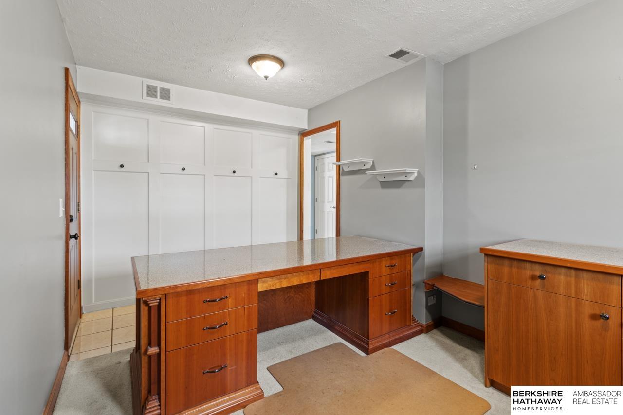 Omaha, Nebraska 68130, United States, 3 Bedrooms Bedrooms, ,3 BathroomsBathrooms,Residential,Pending,115768