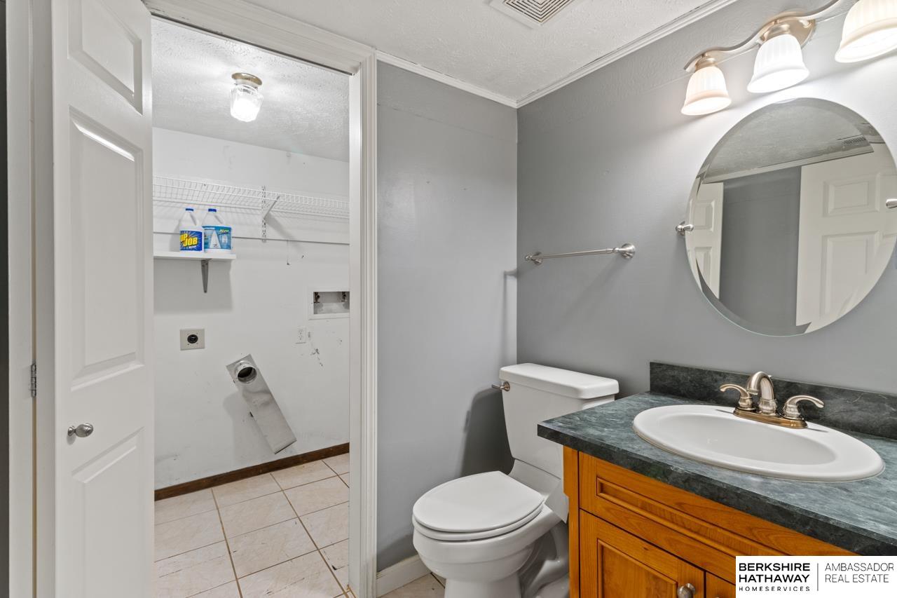 Omaha, Nebraska 68130, United States, 3 Bedrooms Bedrooms, ,3 BathroomsBathrooms,Residential,Pending,115768