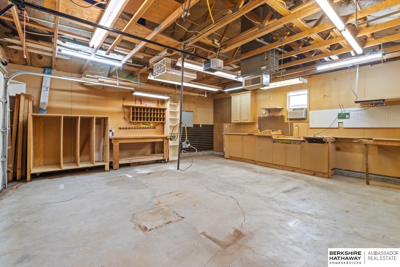 Omaha, Nebraska 68130, United States, 3 Bedrooms Bedrooms, ,3 BathroomsBathrooms,Residential,Pending,115768