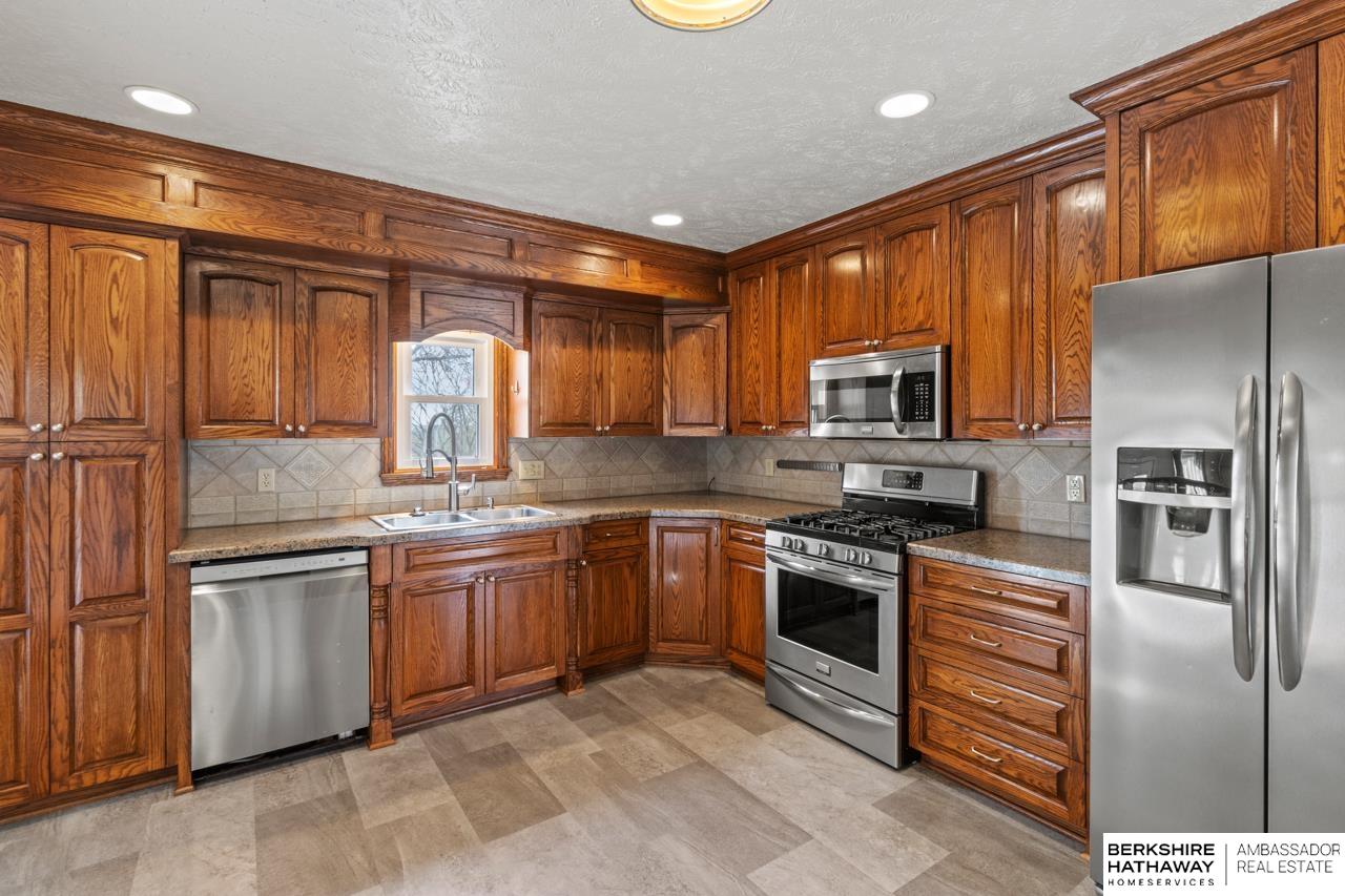 Omaha, Nebraska 68130, United States, 3 Bedrooms Bedrooms, ,3 BathroomsBathrooms,Residential,Pending,115768