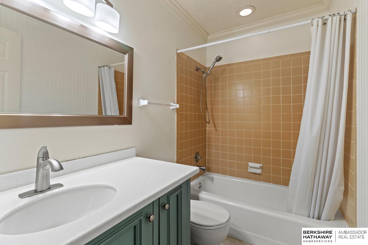 Omaha, Nebraska 68130, United States, 3 Bedrooms Bedrooms, ,3 BathroomsBathrooms,Residential,Pending,115768