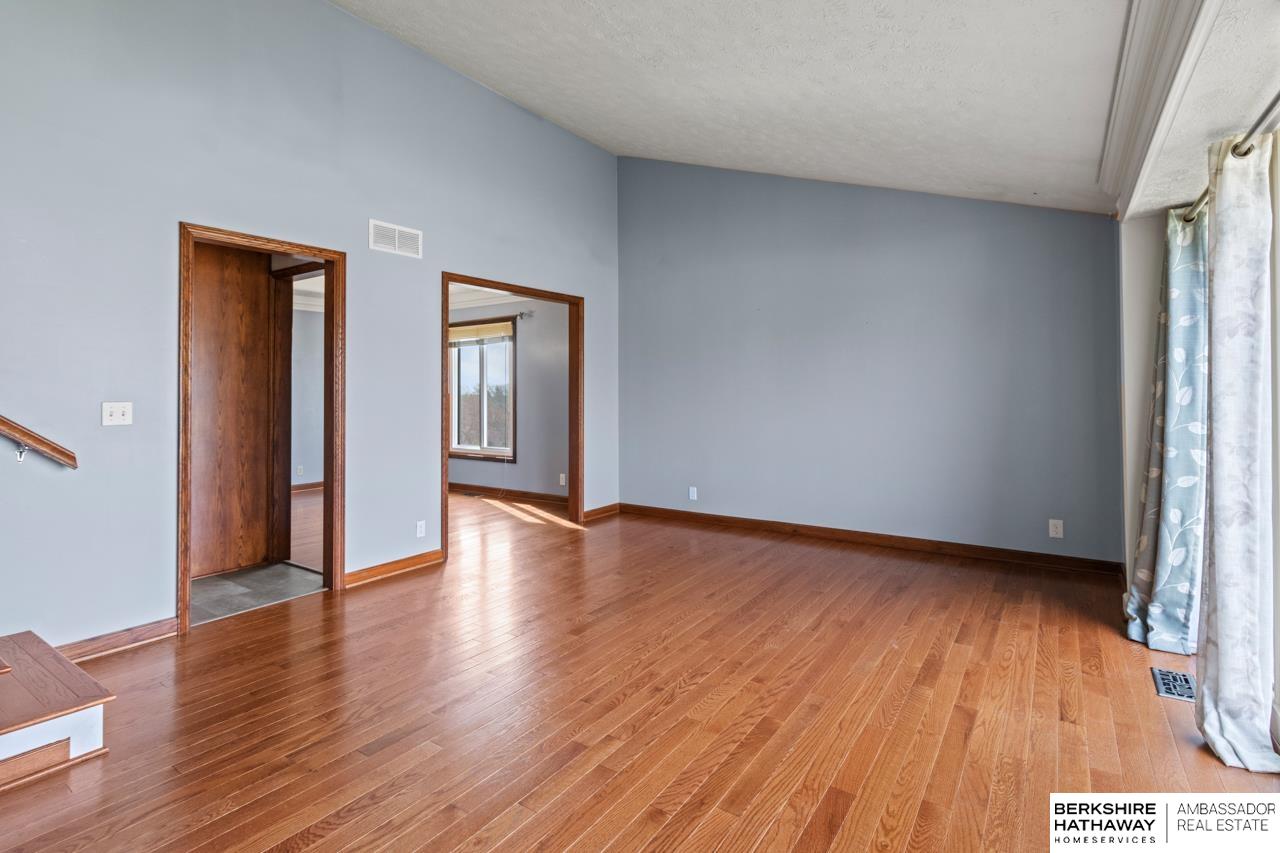 Omaha, Nebraska 68130, United States, 3 Bedrooms Bedrooms, ,3 BathroomsBathrooms,Residential,Pending,115768