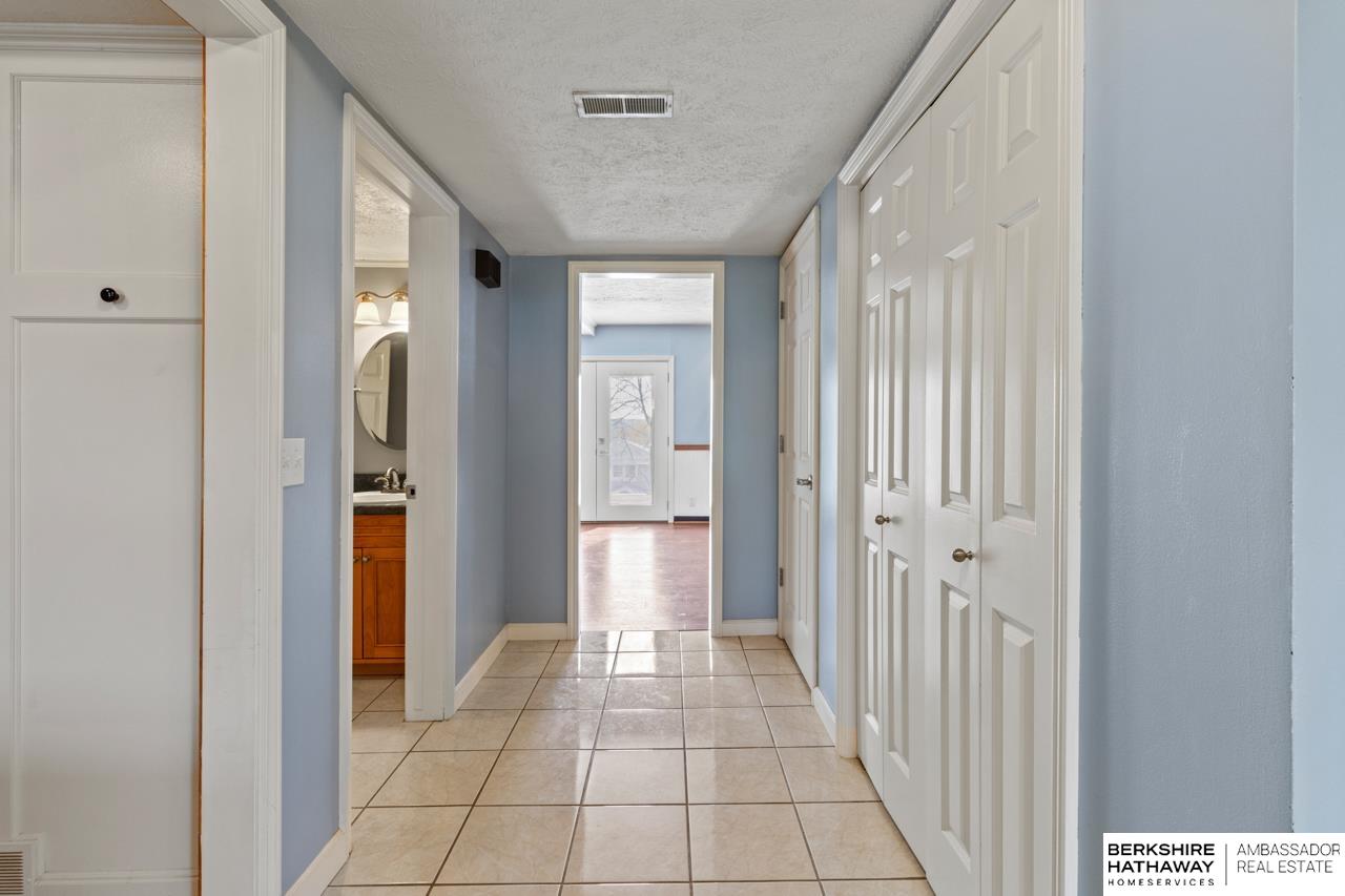 Omaha, Nebraska 68130, United States, 3 Bedrooms Bedrooms, ,3 BathroomsBathrooms,Residential,Pending,115768