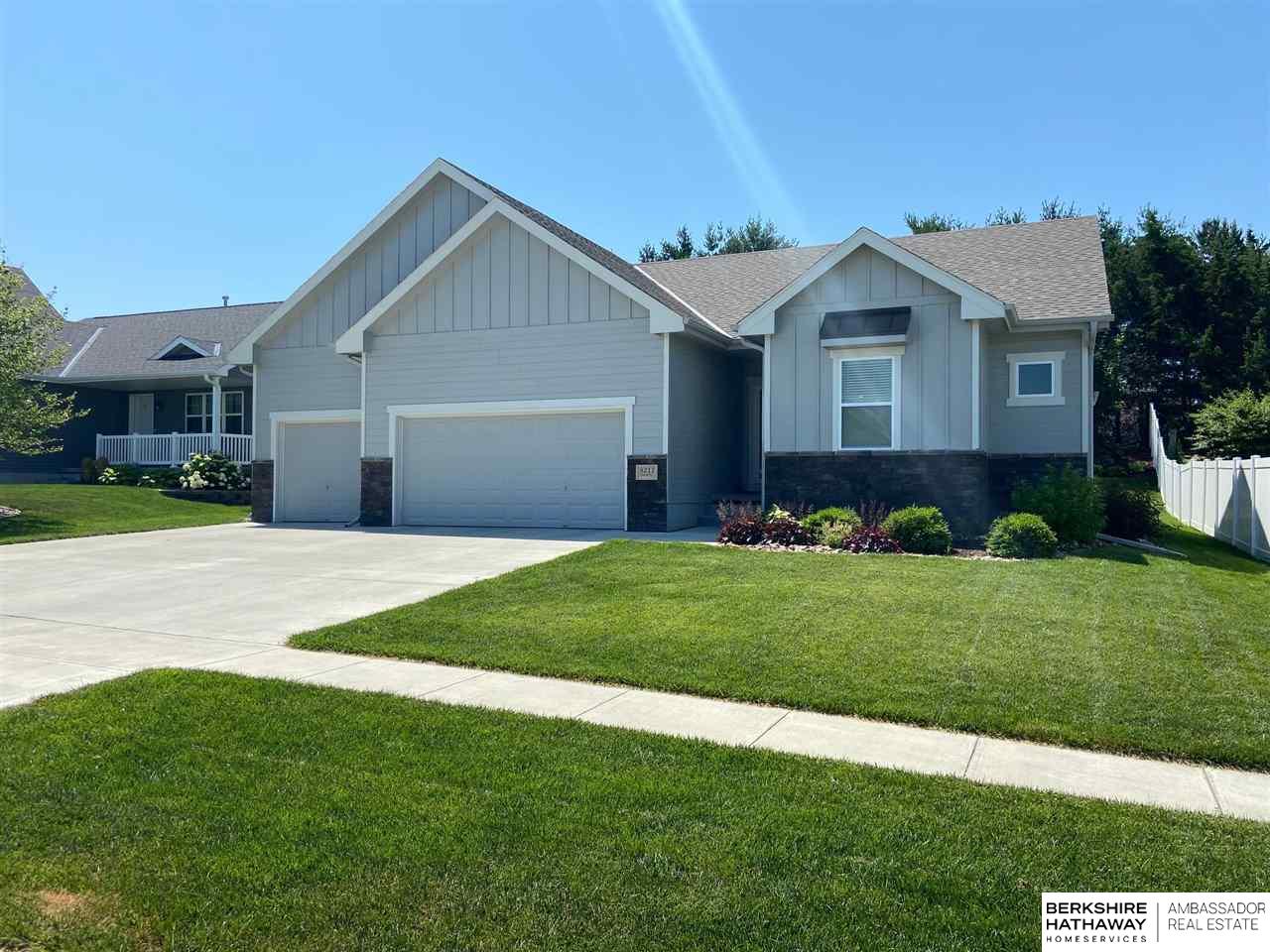 Photo 1 of 28 — 9211 Berg Drive, Lincoln, NE 68505