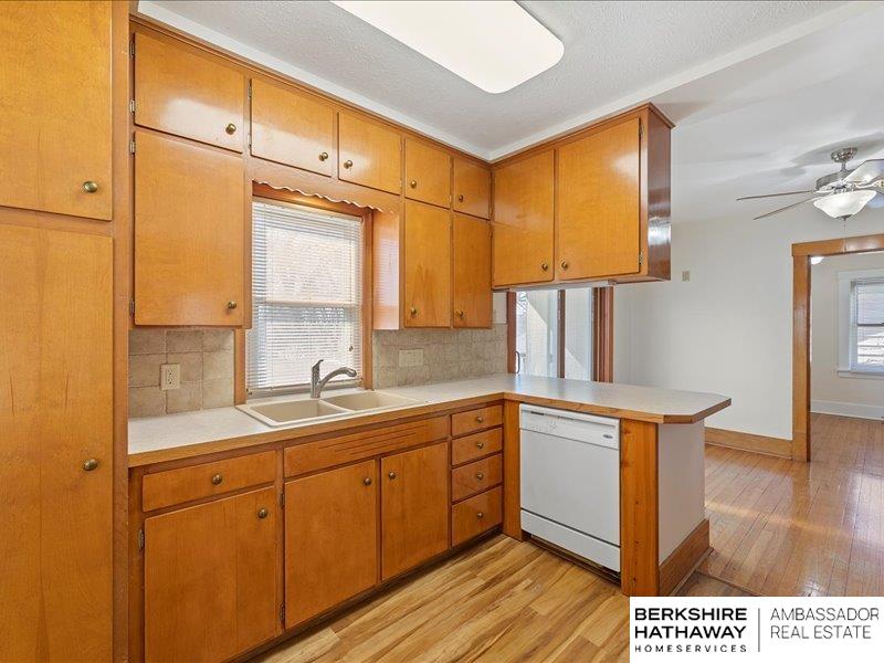 Omaha, Nebraska 68106, United States, 3 Bedrooms Bedrooms, ,3 BathroomsBathrooms,Residential,Pending,93870