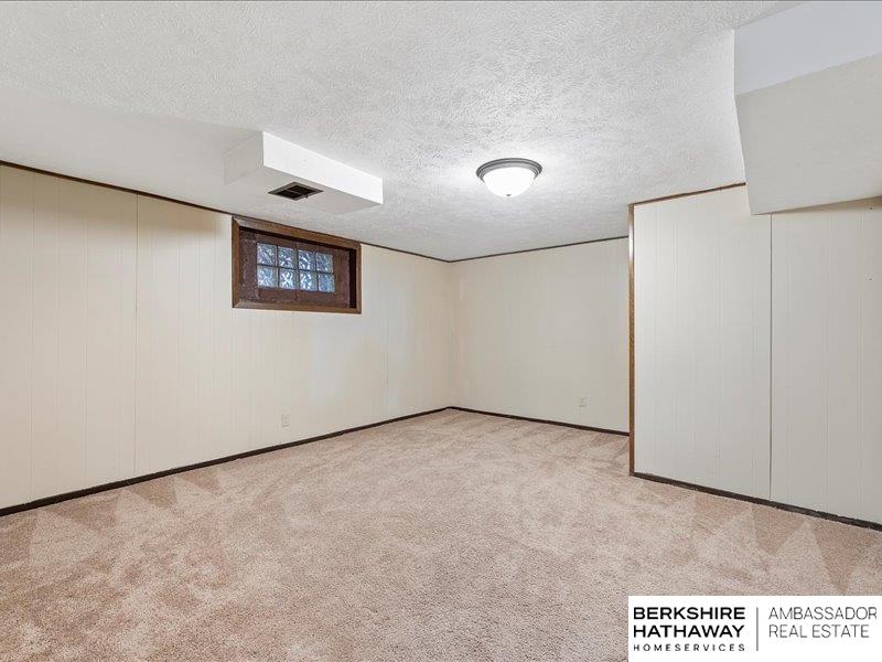 Omaha, Nebraska 68106, United States, 3 Bedrooms Bedrooms, ,3 BathroomsBathrooms,Residential,Pending,93870