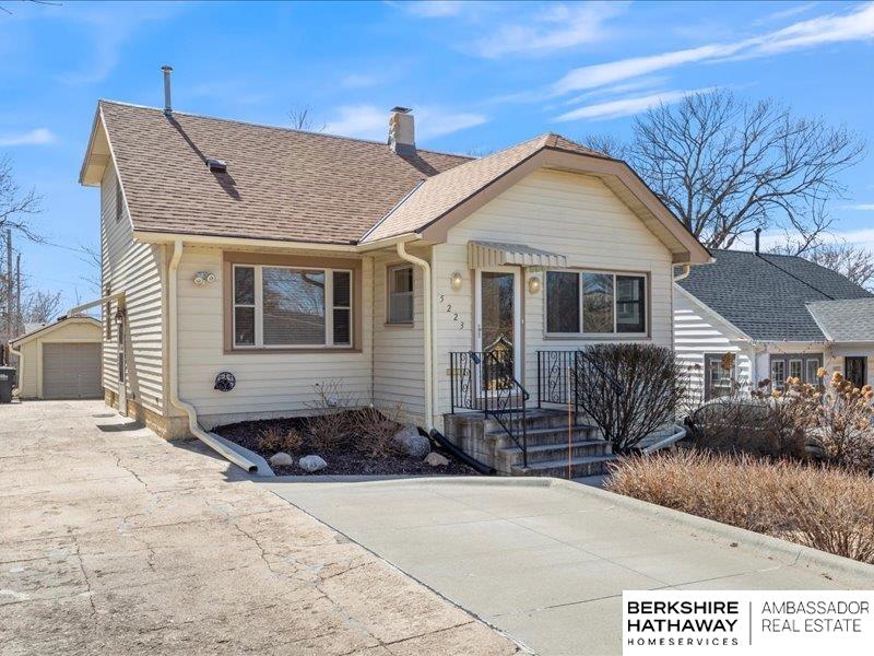 Omaha, Nebraska 68106, United States, 3 Bedrooms Bedrooms, ,3 BathroomsBathrooms,Residential,Pending,93870