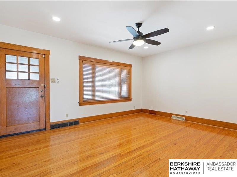 Omaha, Nebraska 68106, United States, 3 Bedrooms Bedrooms, ,3 BathroomsBathrooms,Residential,Pending,93870