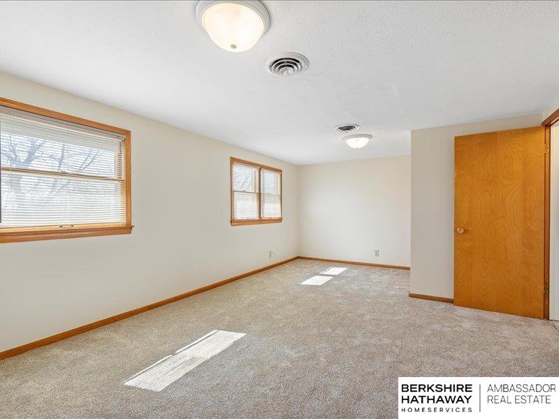 Omaha, Nebraska 68106, United States, 3 Bedrooms Bedrooms, ,3 BathroomsBathrooms,Residential,Pending,93870