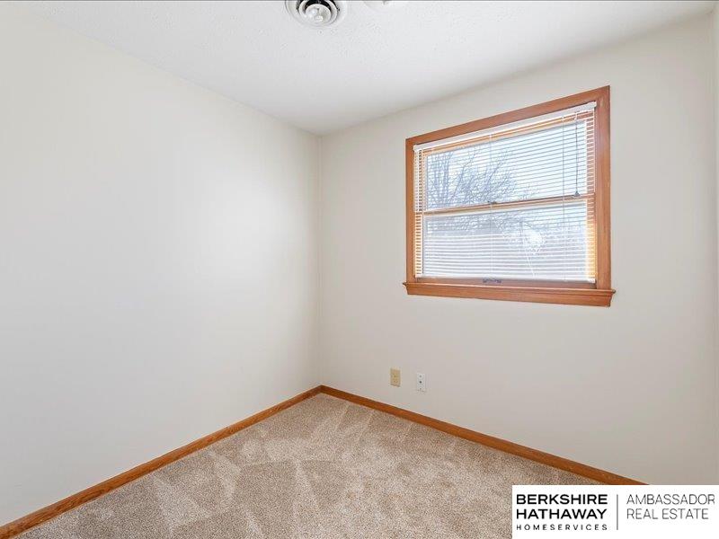 Omaha, Nebraska 68106, United States, 3 Bedrooms Bedrooms, ,3 BathroomsBathrooms,Residential,Pending,93870