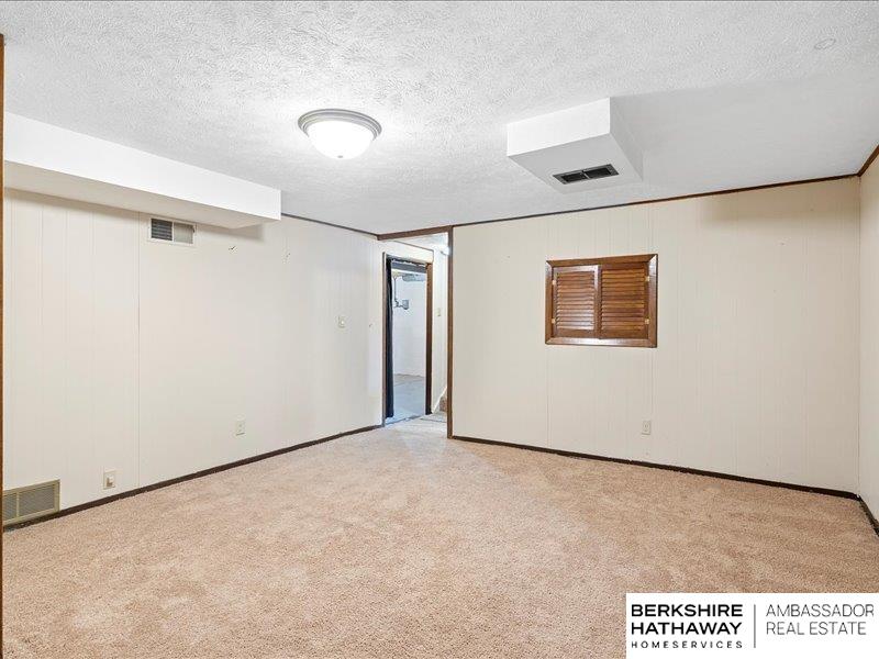 Omaha, Nebraska 68106, United States, 3 Bedrooms Bedrooms, ,3 BathroomsBathrooms,Residential,Pending,93870