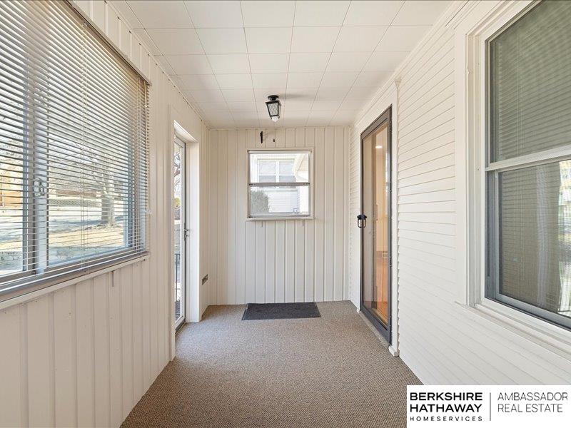 Omaha, Nebraska 68106, United States, 3 Bedrooms Bedrooms, ,3 BathroomsBathrooms,Residential,Pending,93870