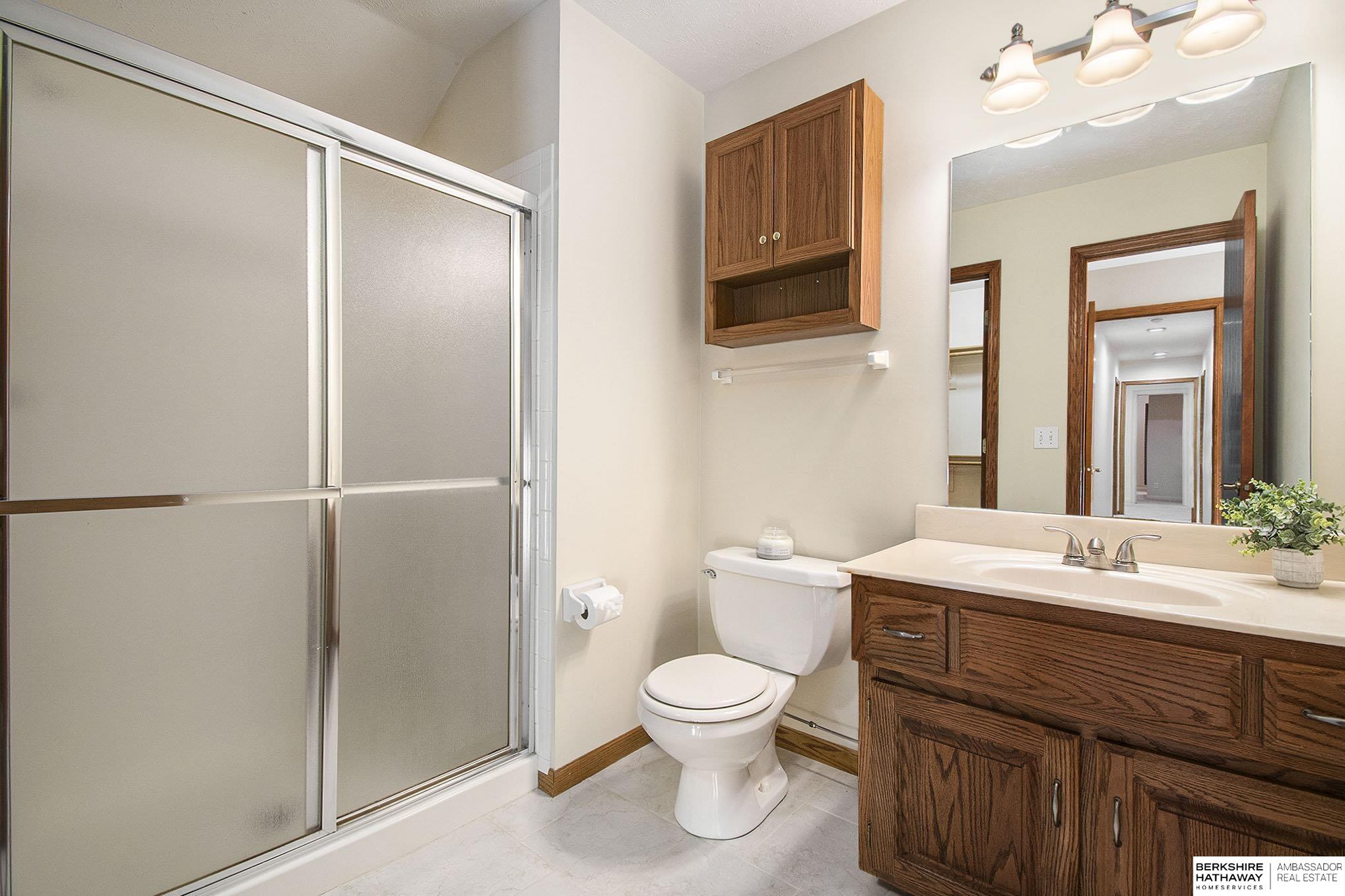 Omaha, Nebraska 68154, United States, 4 Bedrooms Bedrooms, ,4 BathroomsBathrooms,Residential,Pending,32670