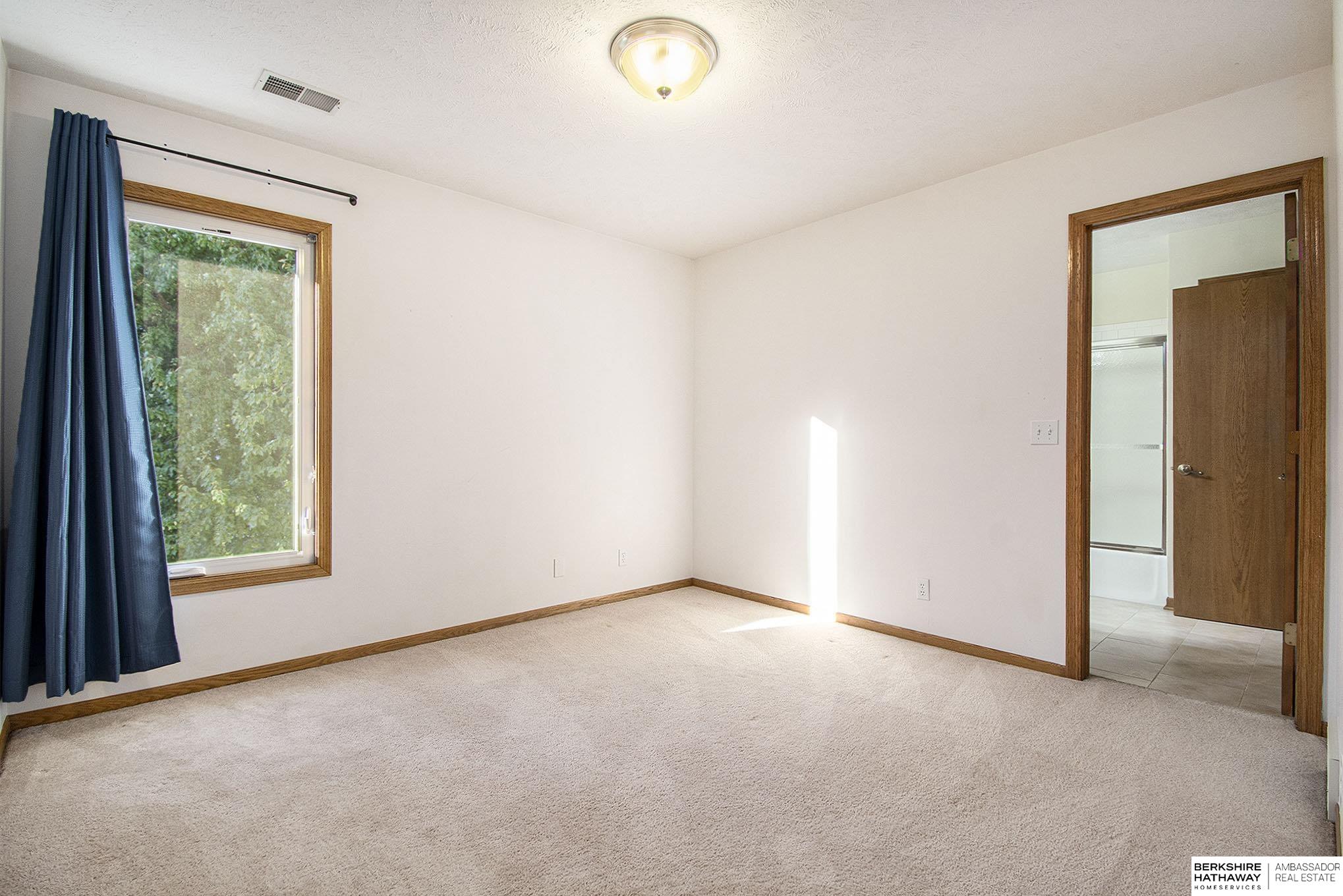 Omaha, Nebraska 68154, United States, 4 Bedrooms Bedrooms, ,4 BathroomsBathrooms,Residential,Pending,32670