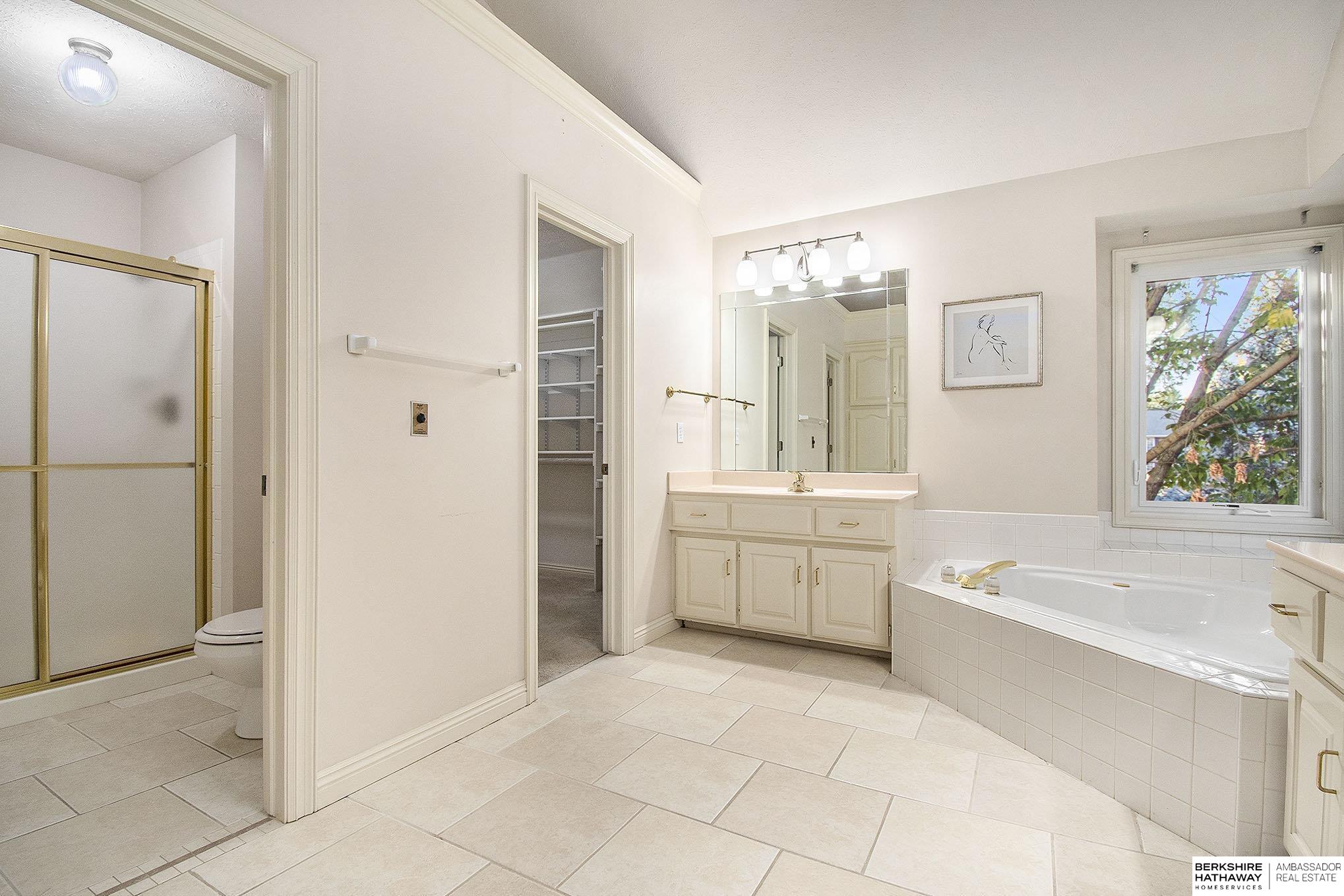 Omaha, Nebraska 68154, United States, 4 Bedrooms Bedrooms, ,4 BathroomsBathrooms,Residential,Pending,32670