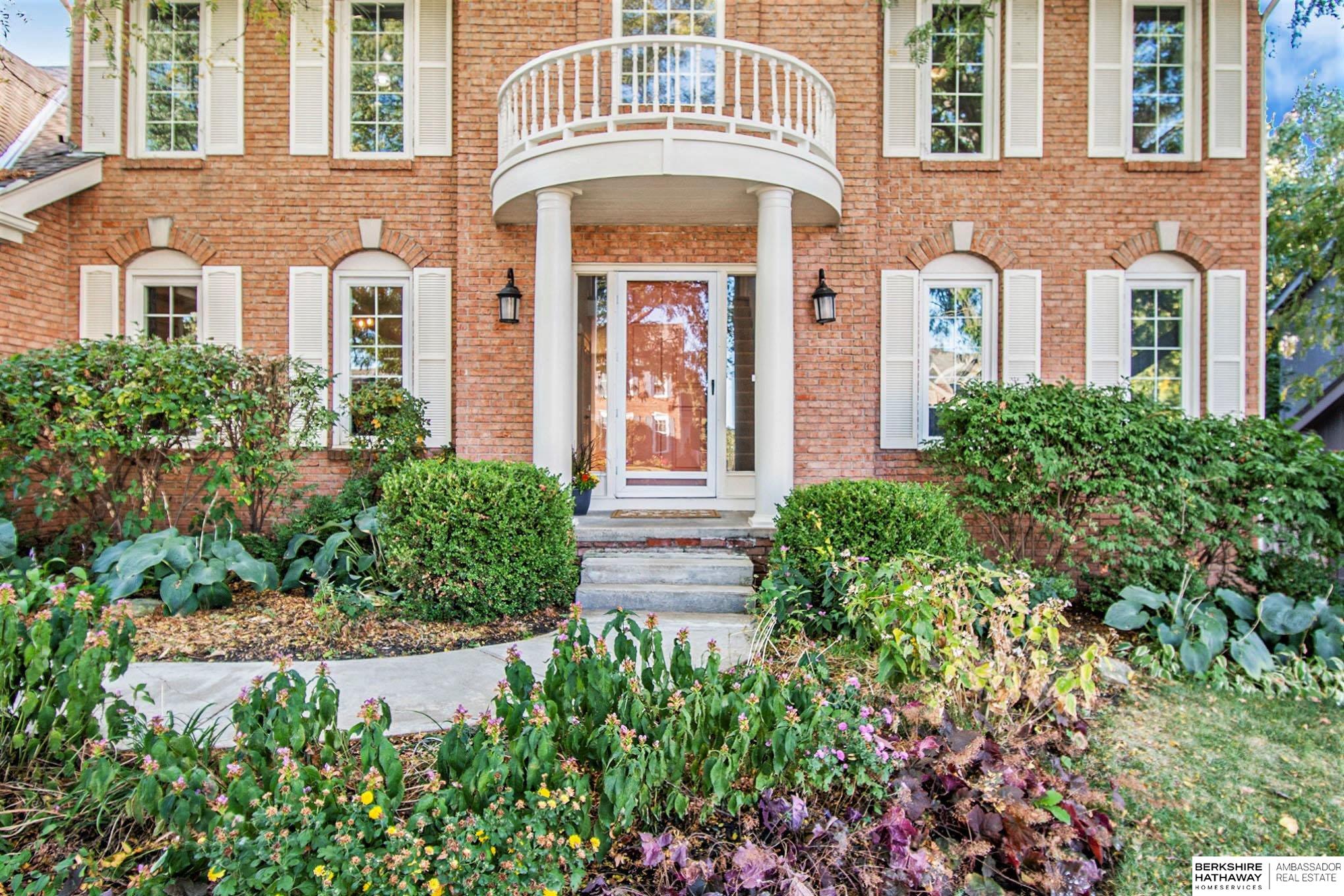 Omaha, Nebraska 68154, United States, 4 Bedrooms Bedrooms, ,4 BathroomsBathrooms,Residential,Pending,32670