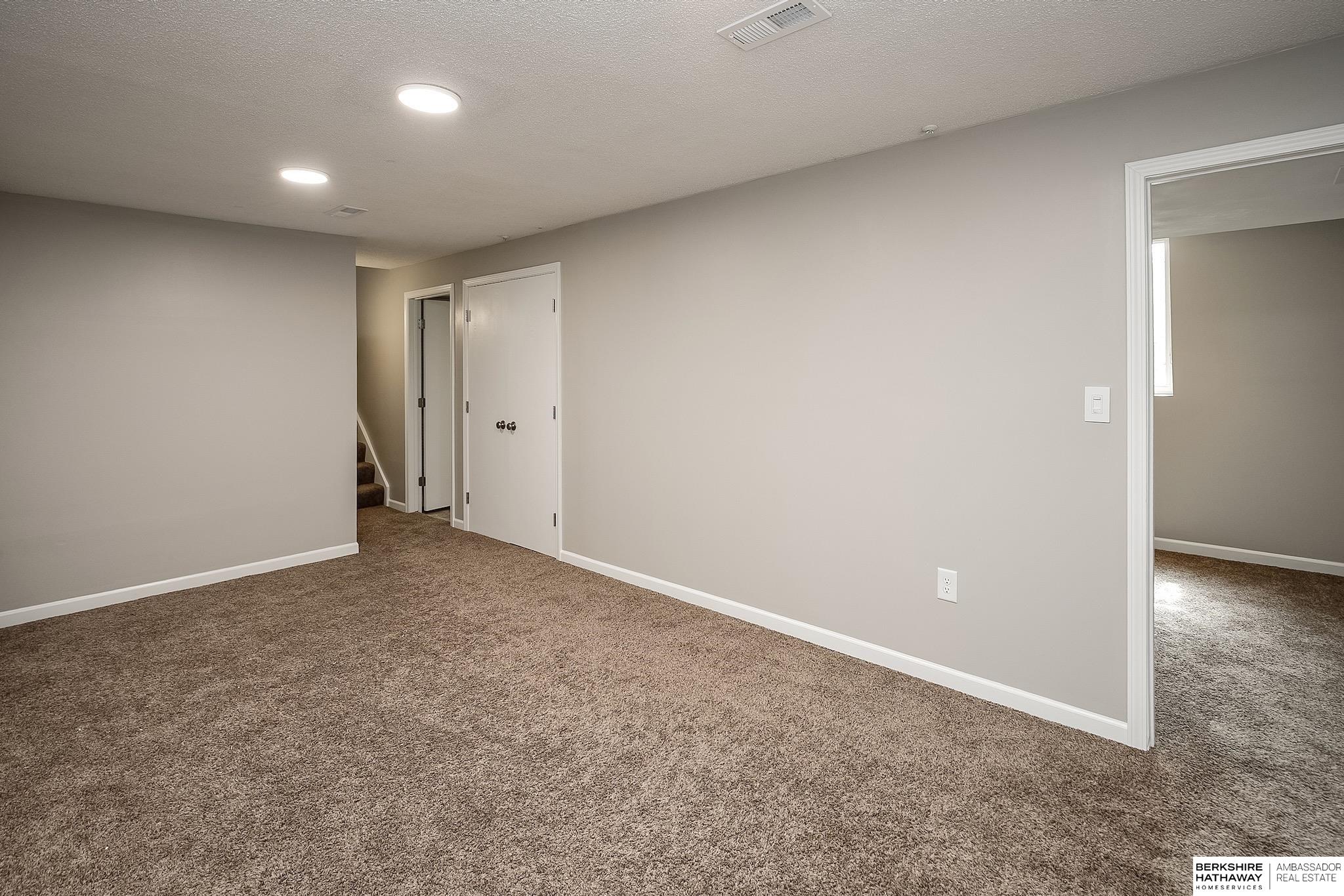 Omaha, Nebraska 68144, United States, 4 Bedrooms Bedrooms, ,3 BathroomsBathrooms,Residential,Pending,111272