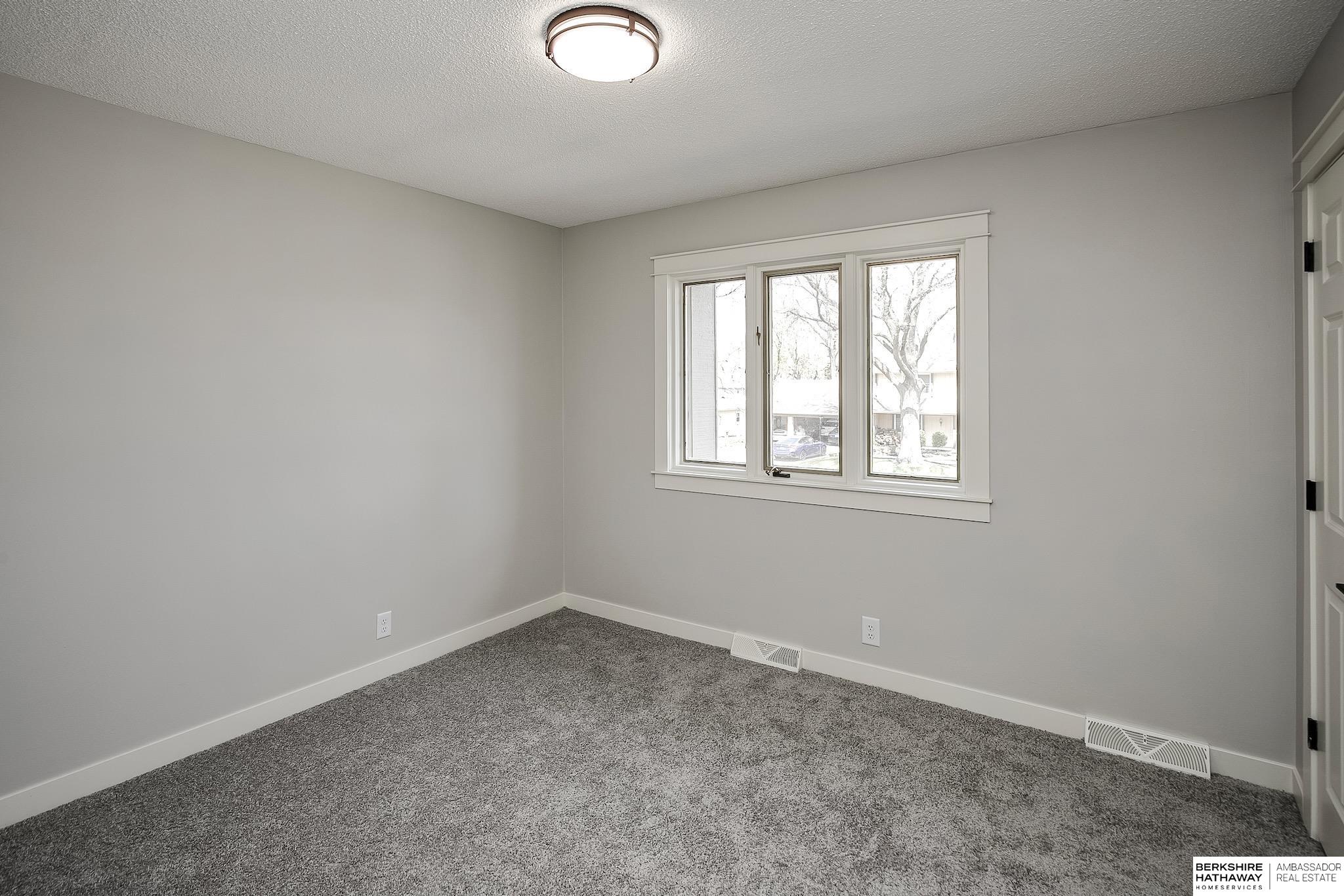 Omaha, Nebraska 68144, United States, 4 Bedrooms Bedrooms, ,3 BathroomsBathrooms,Residential,Pending,111272