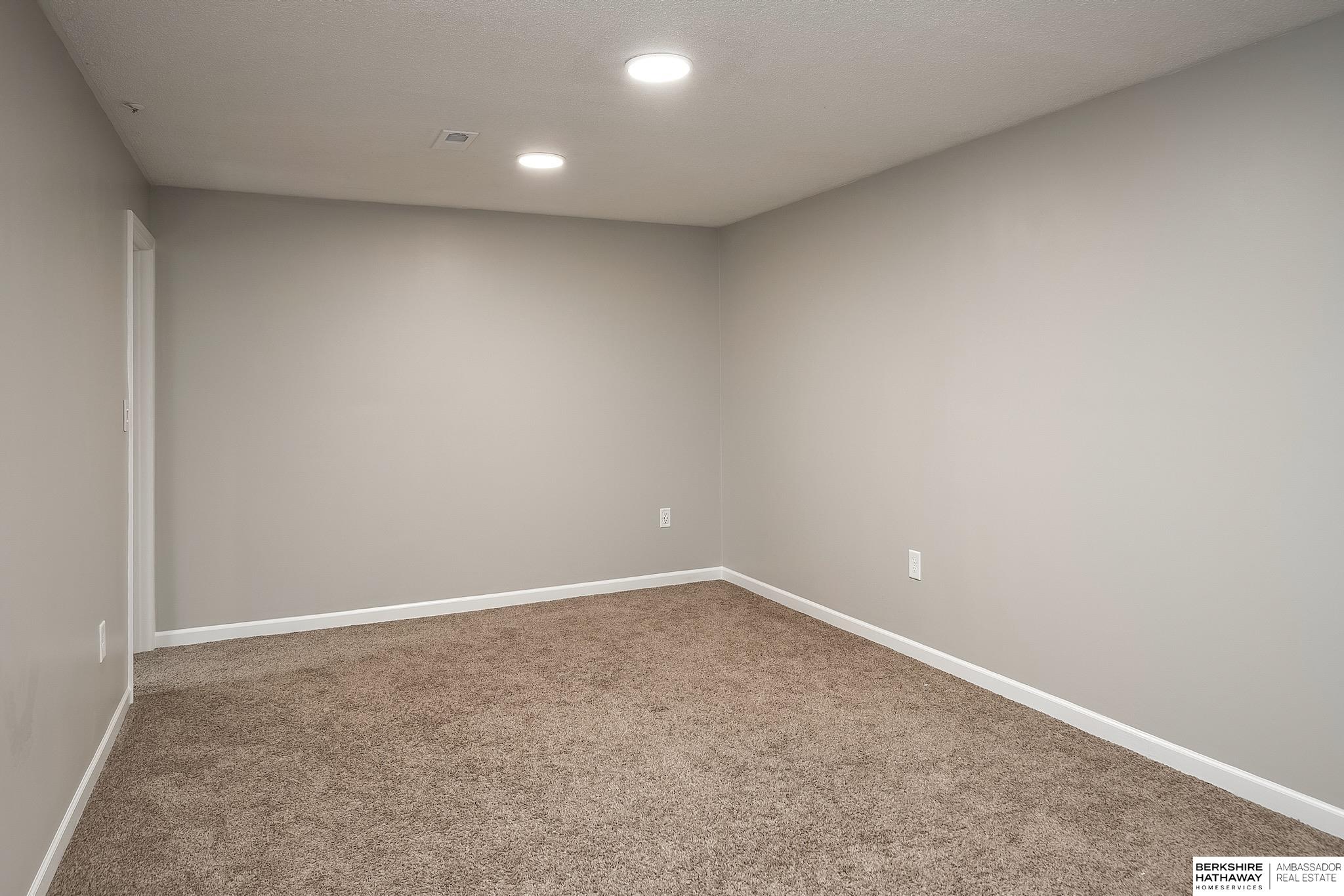 Omaha, Nebraska 68144, United States, 4 Bedrooms Bedrooms, ,3 BathroomsBathrooms,Residential,Pending,111272