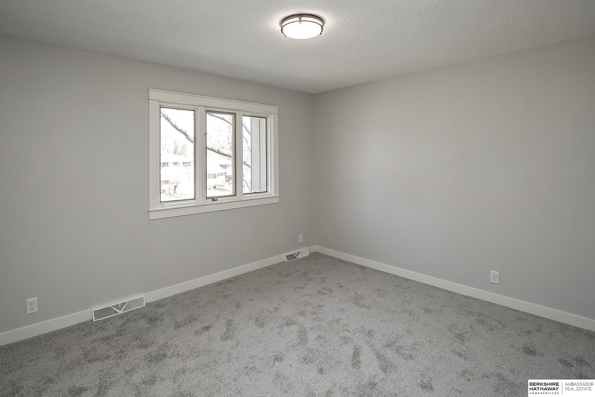 Omaha, Nebraska 68144, United States, 4 Bedrooms Bedrooms, ,3 BathroomsBathrooms,Residential,Pending,111272