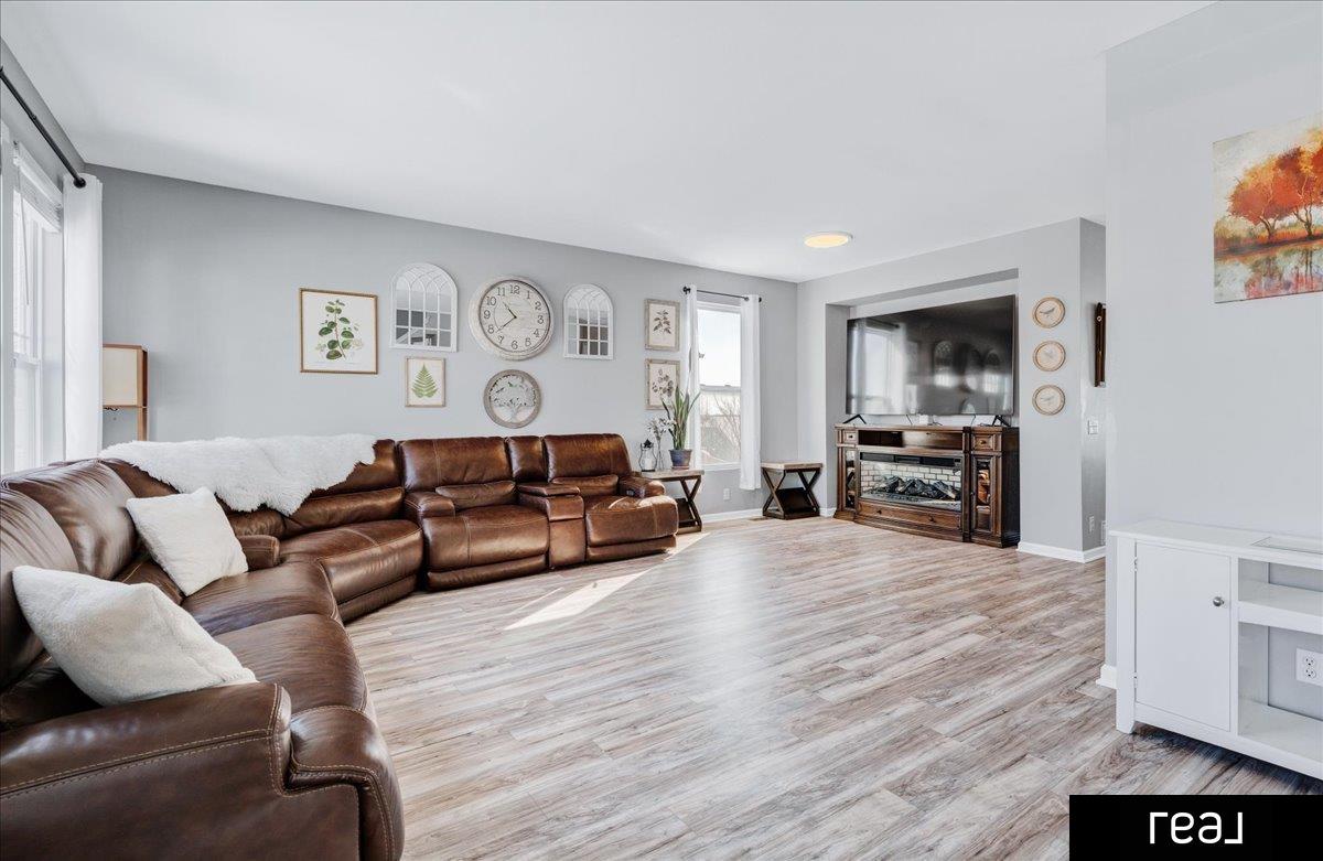 Papillion, Nebraska 68046, United States, 4 Bedrooms Bedrooms, ,4 BathroomsBathrooms,Residential,Pending,286